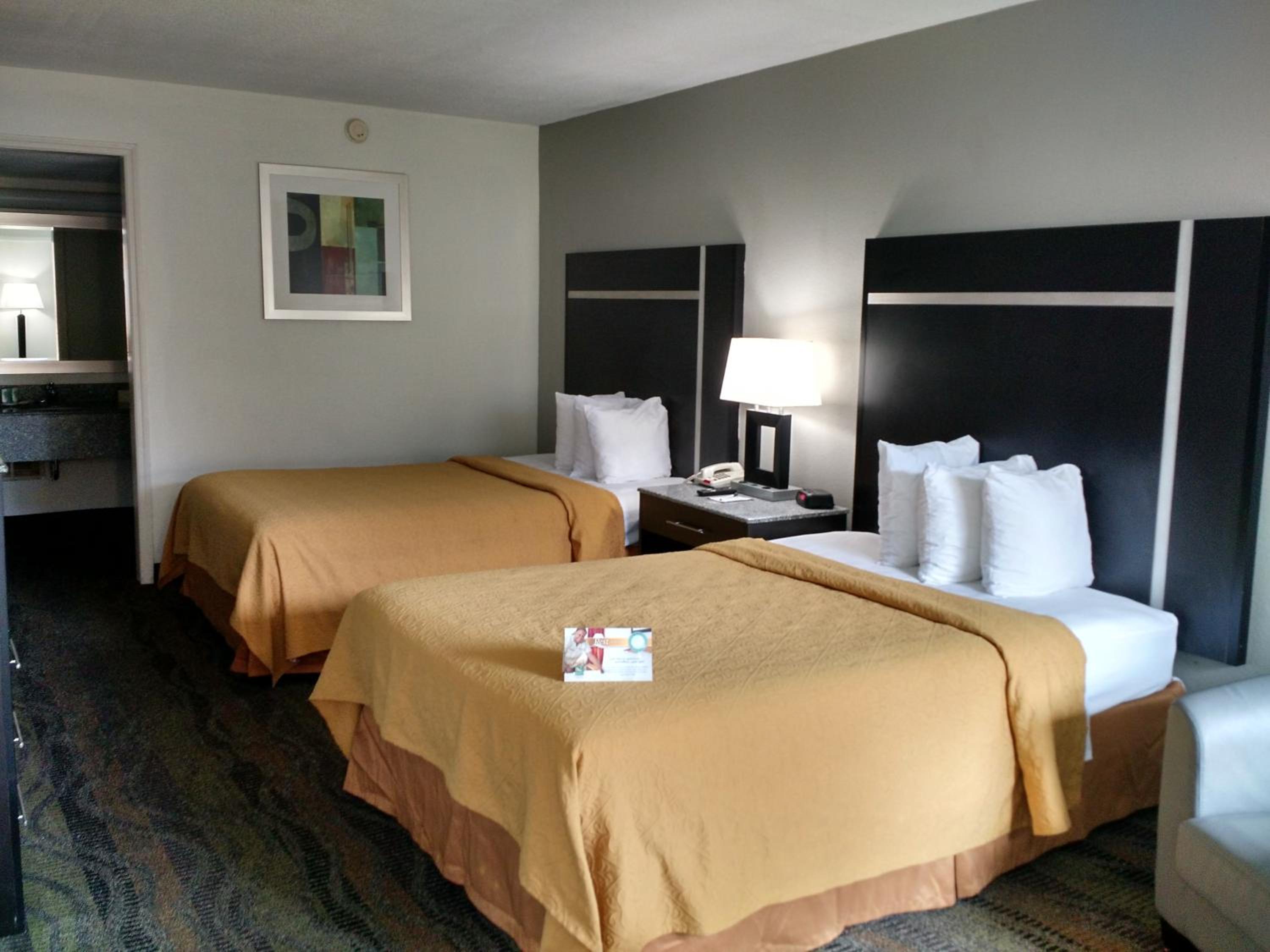 Standard Double Room with Two Double Beds - Non-Smoking - Photo 2