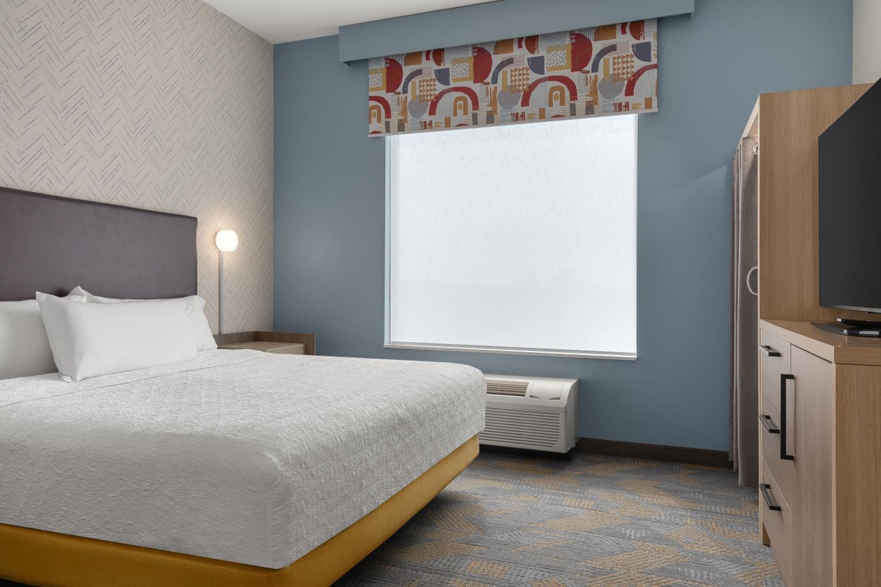 One-Bedroom King Suite with Bath Tub - Disability Access photo 3