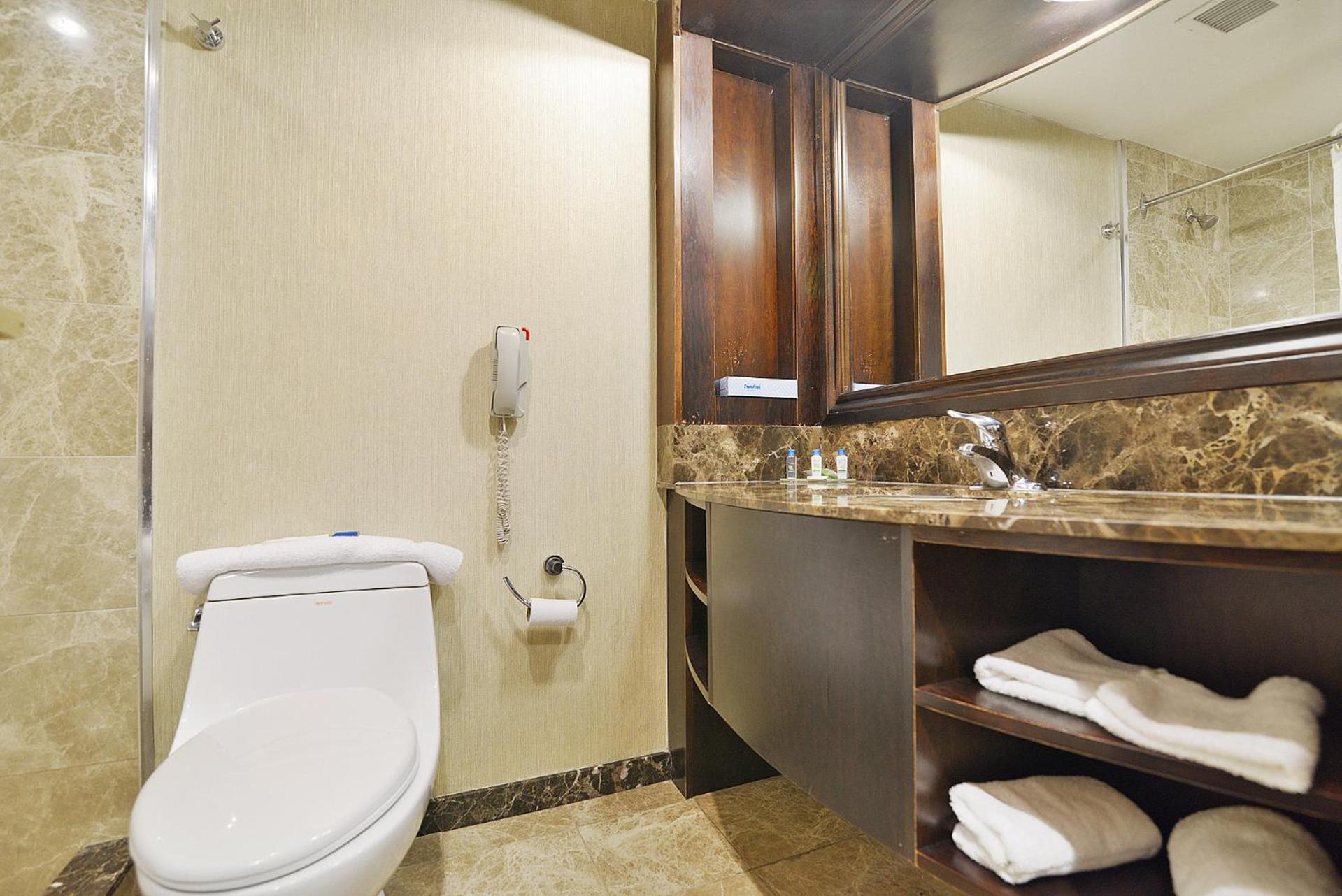 Double Room with Two Double Beds - Photo 3