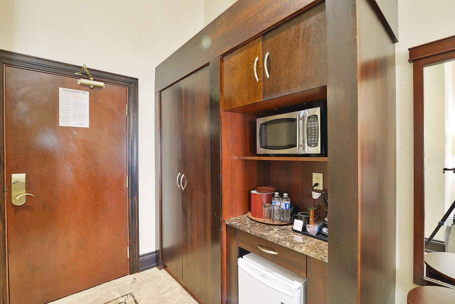 Double Room with Two Double Beds - Photo 2