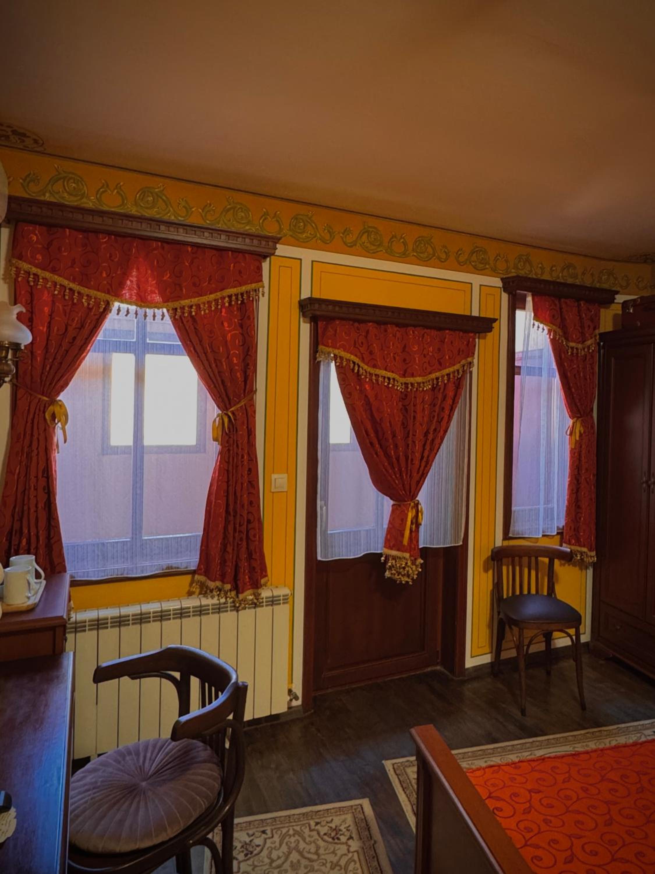 Standard Family Room - Photo 4