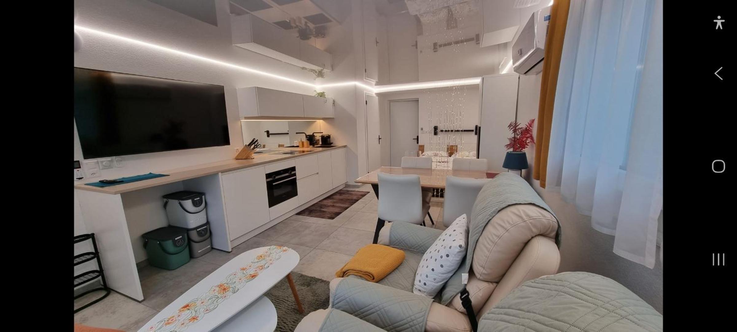 Apartment photo 2