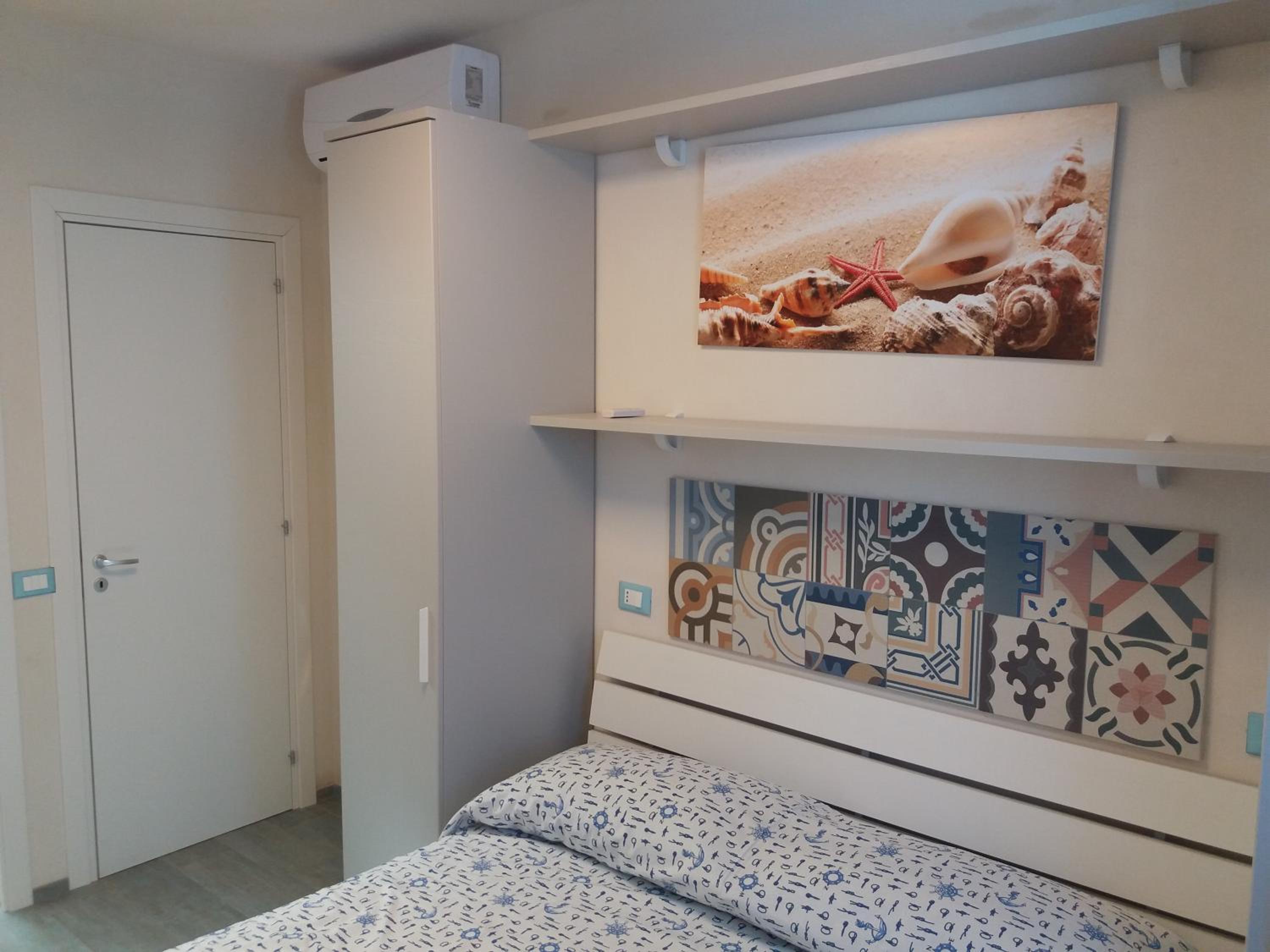 Apartment with Terrace and Sea View - Photo 6