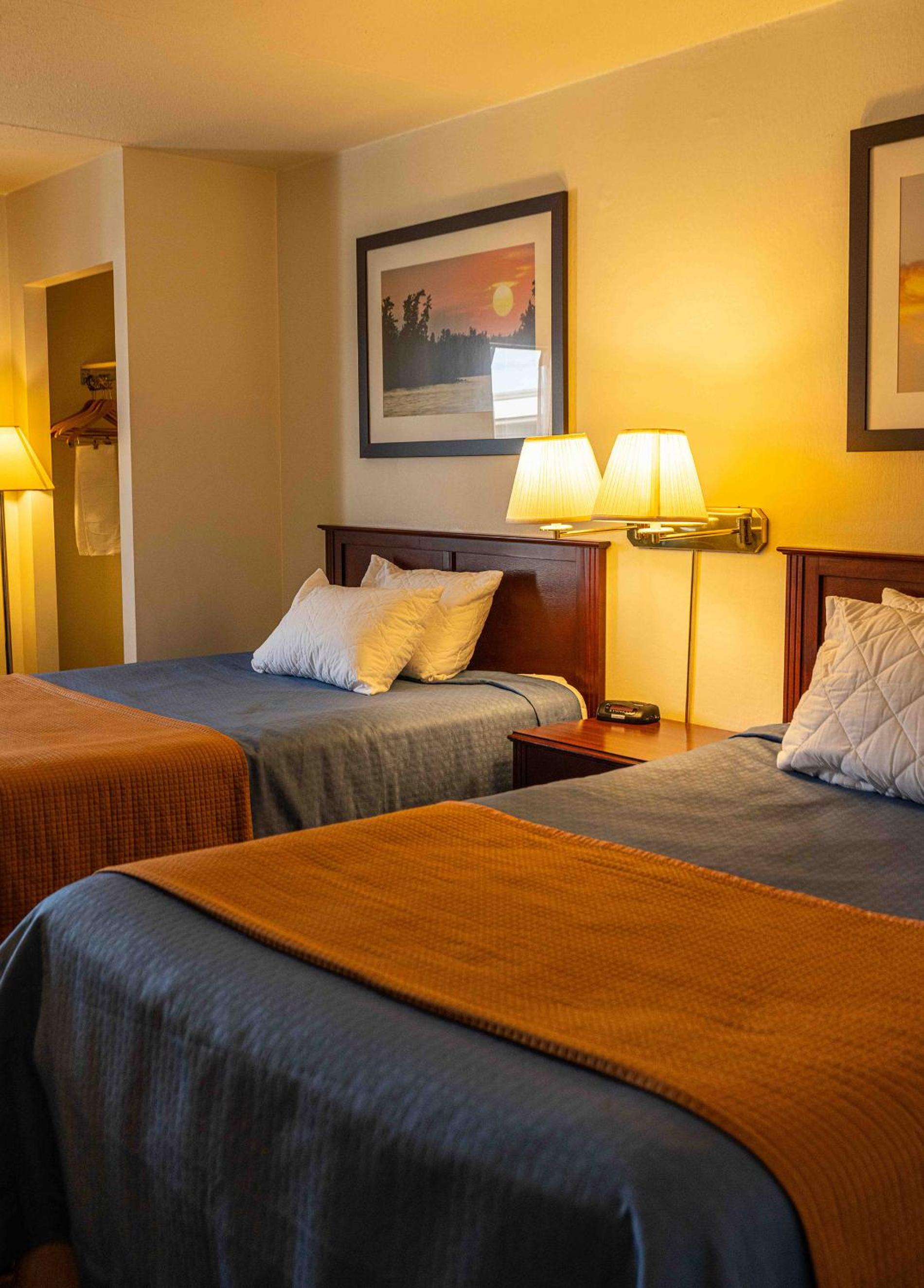 Standard Queen Room