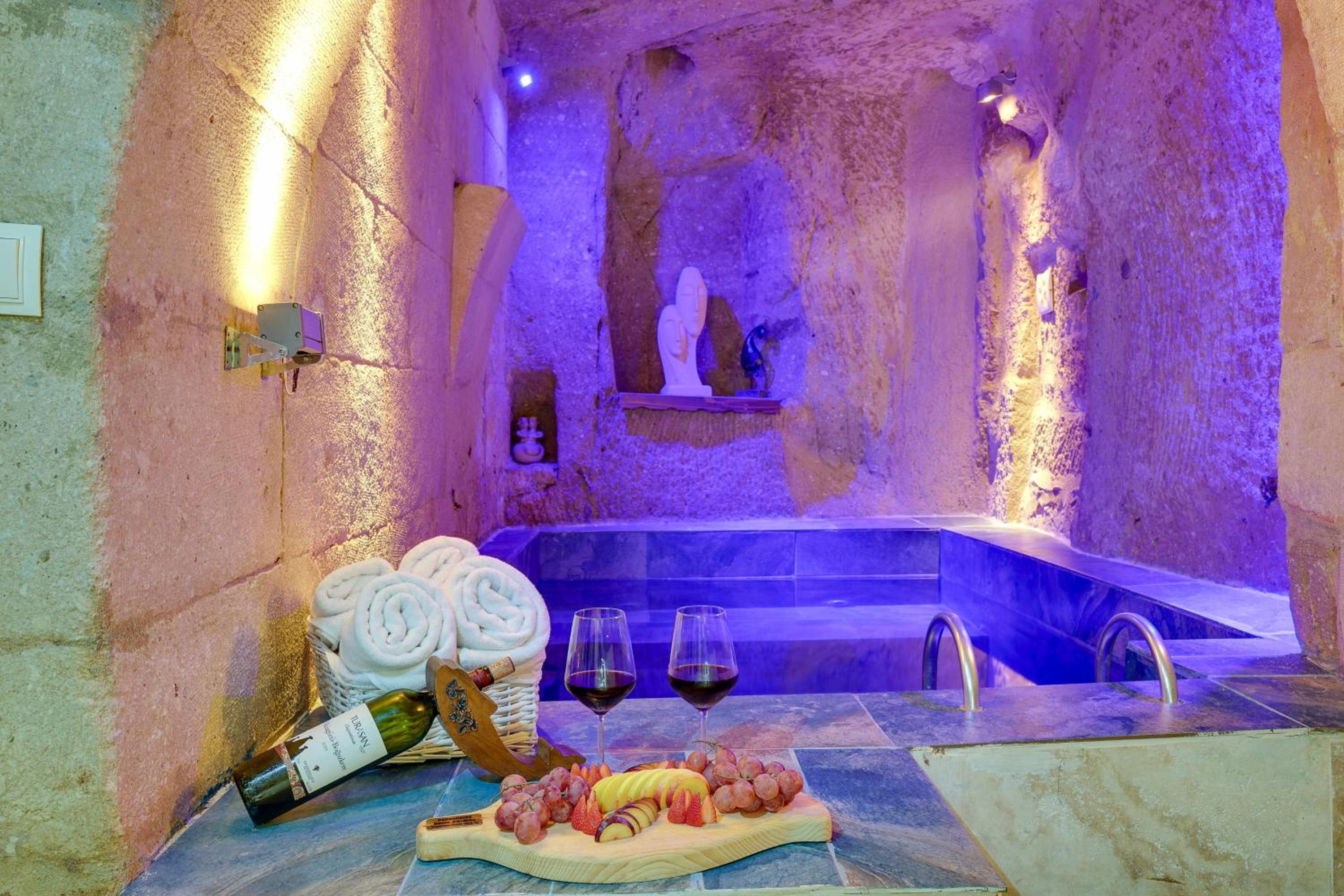 Superior King Suite photo 2