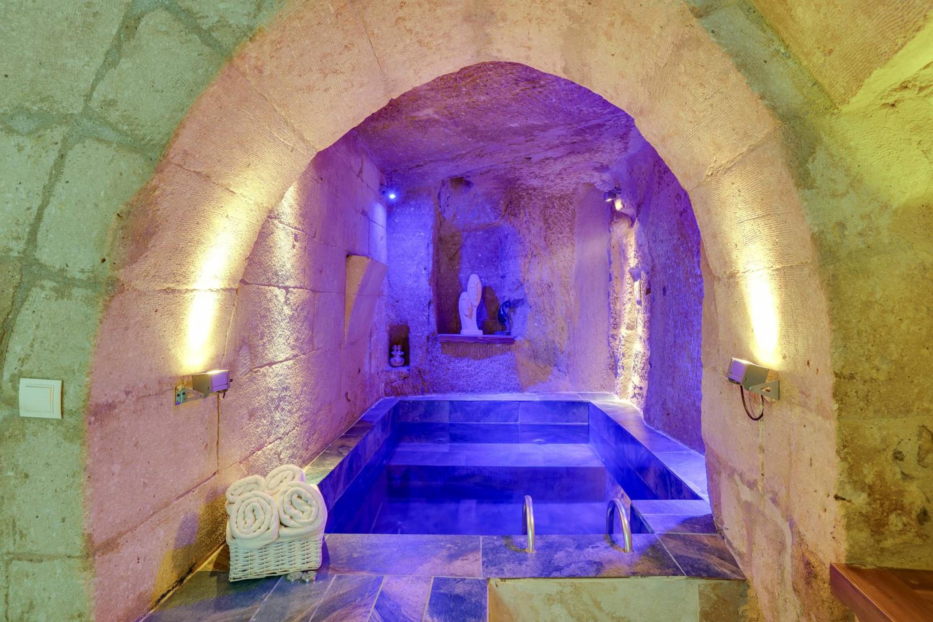 Superior King Suite photo 1