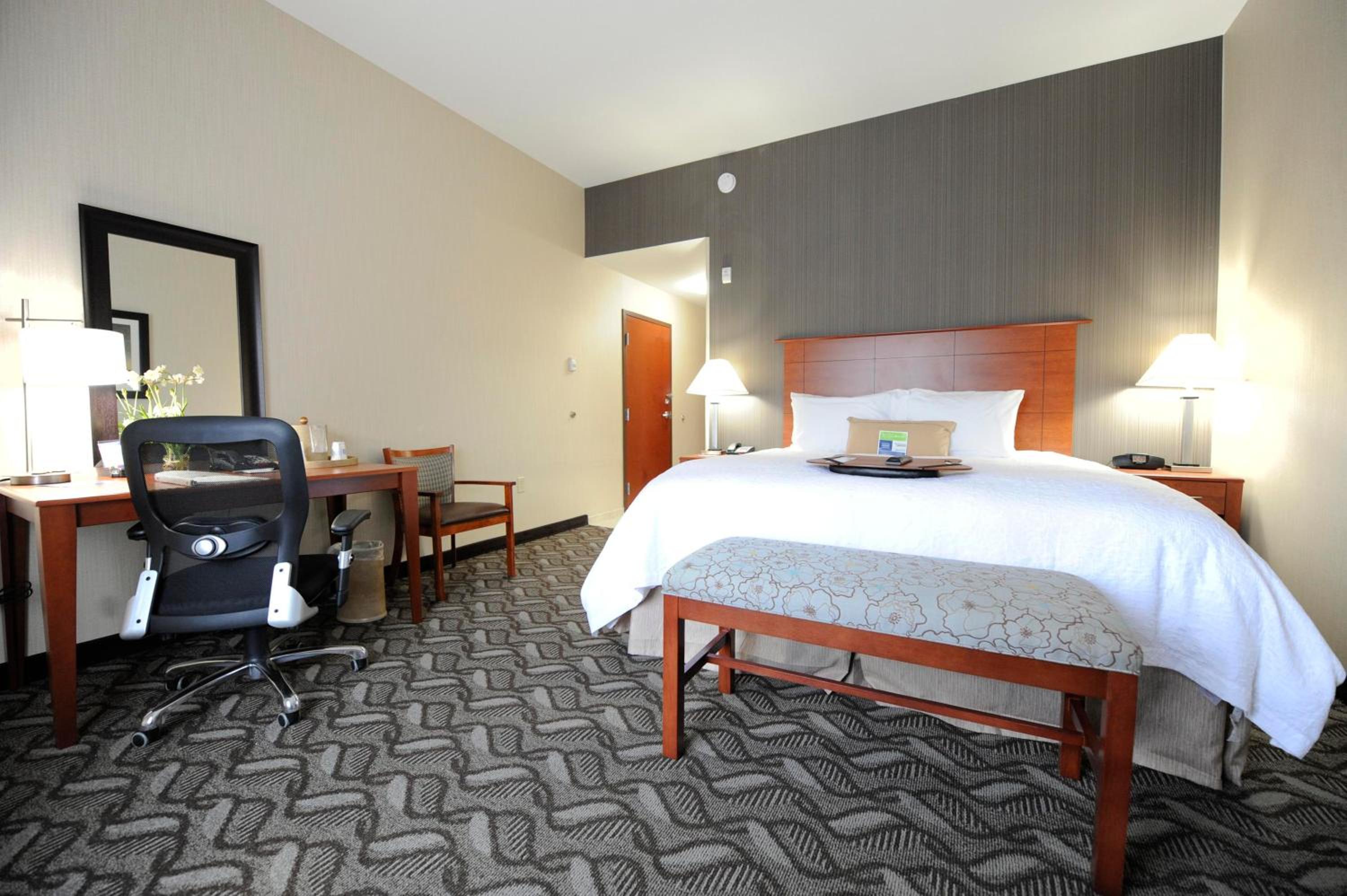 Queen Room With Two Queen Beds - Photo 1