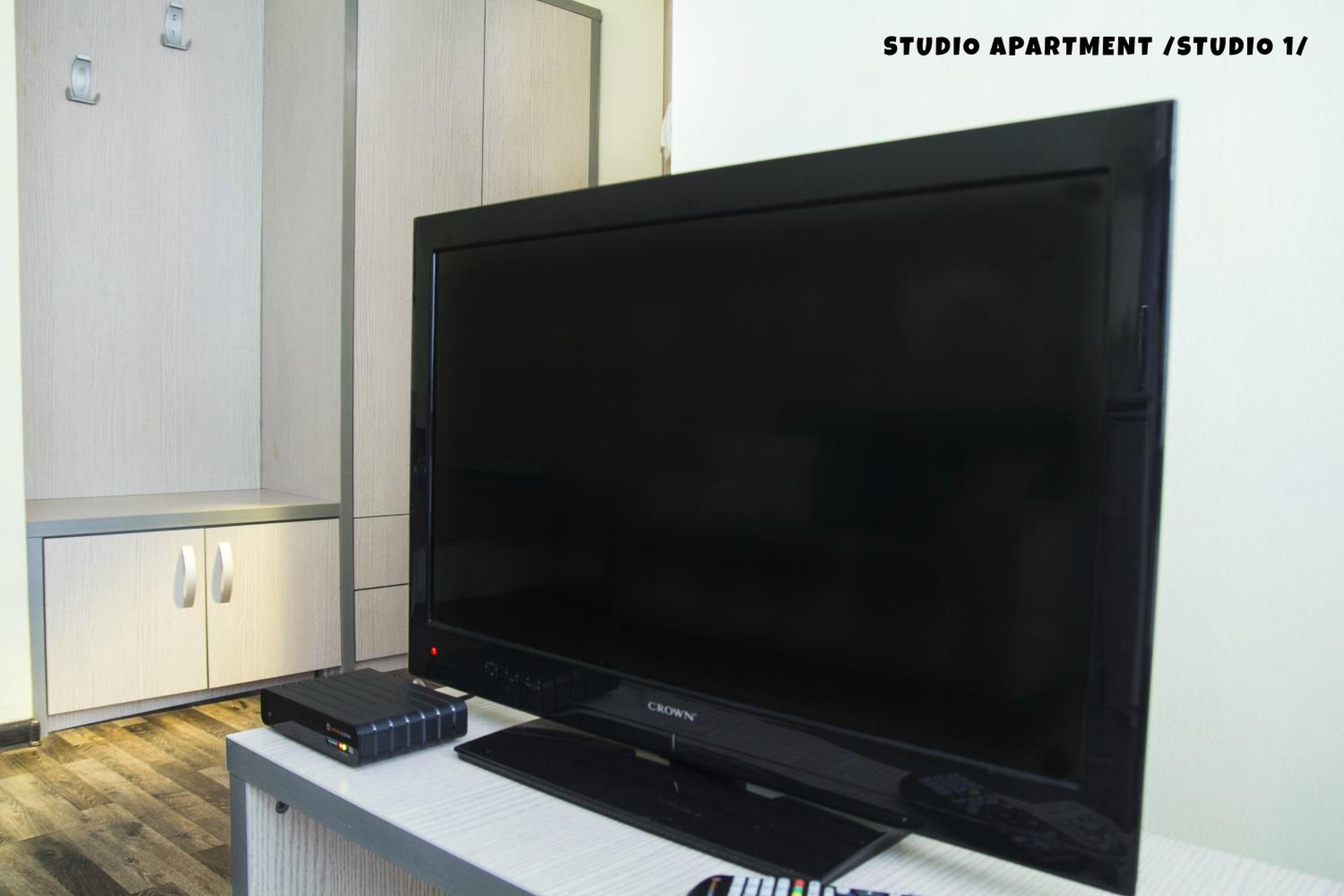 Studio Apartment with Balcony - Ground Floor - Photo 2