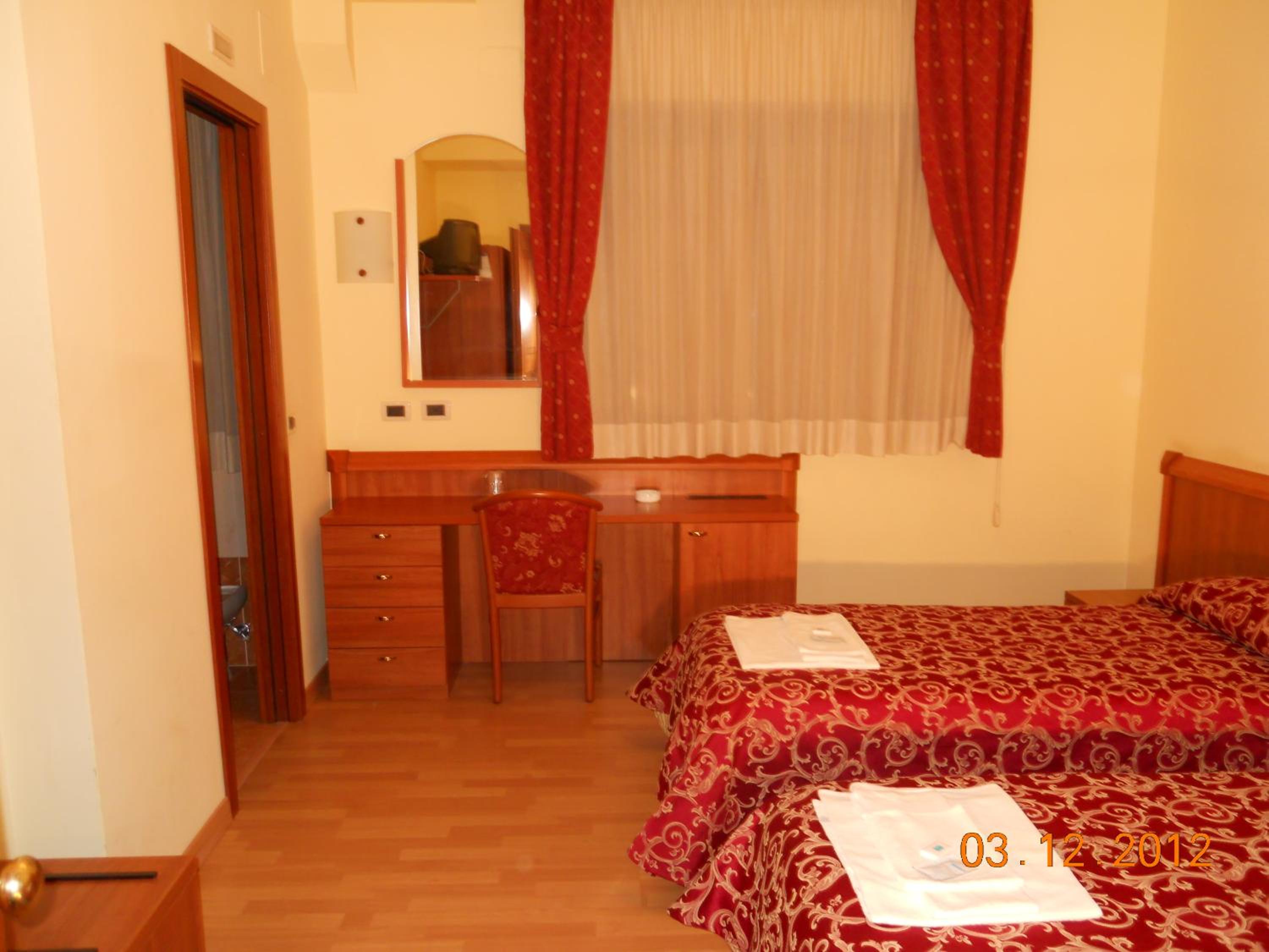Double Room - Photo 2