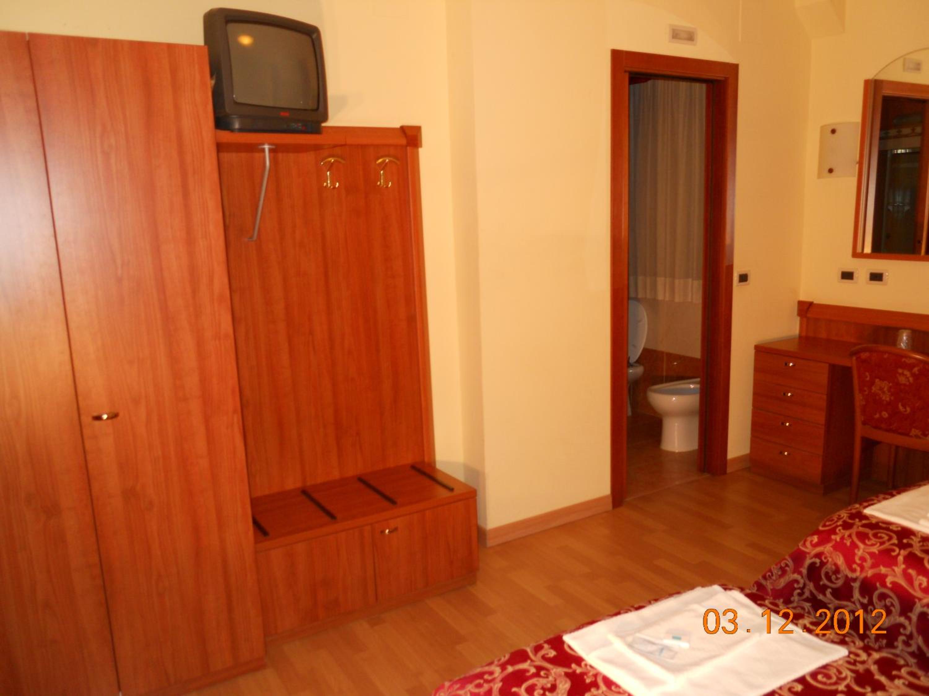 Double Room - Photo 4