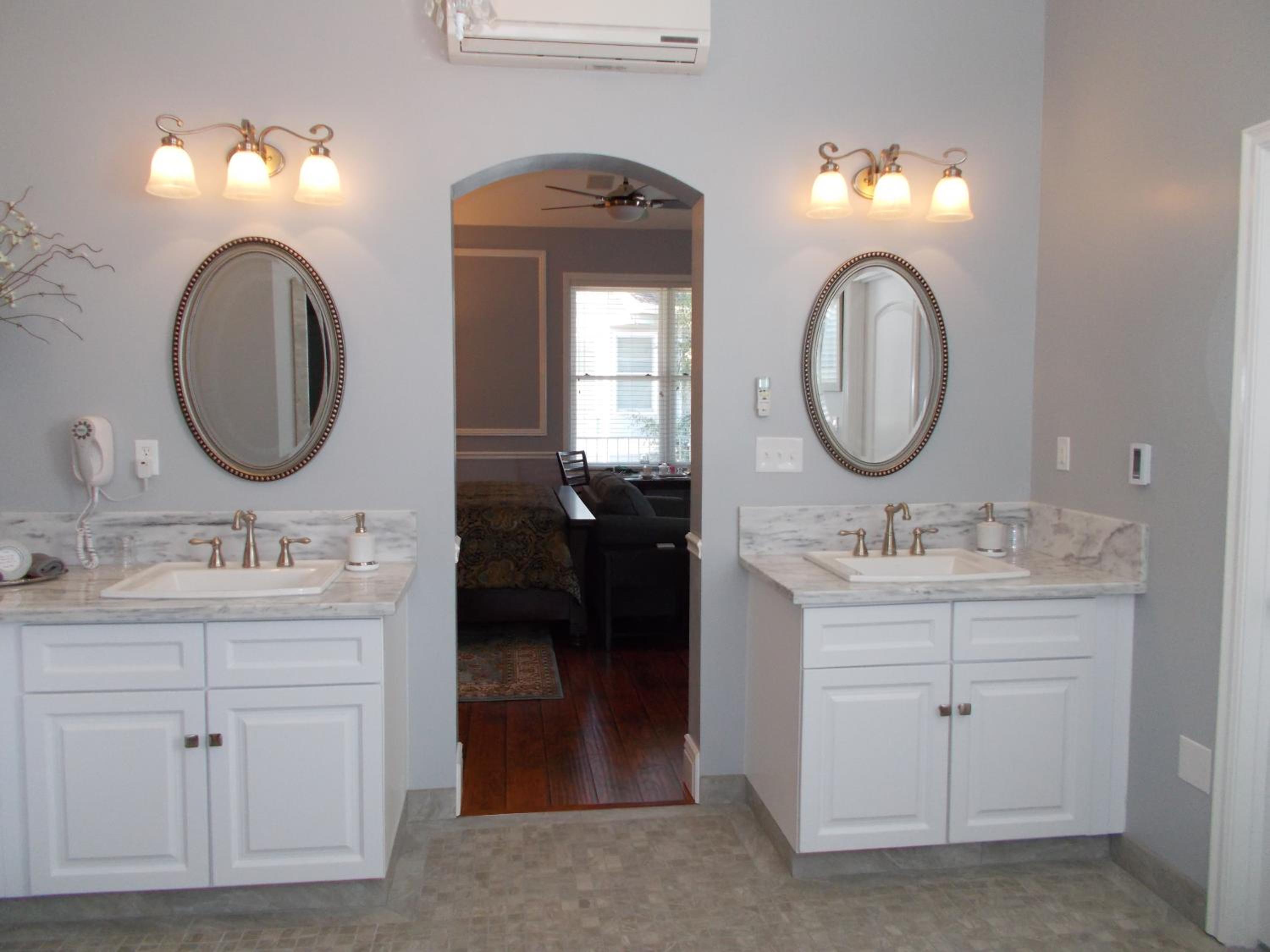 King Suite with Balcony photo 3