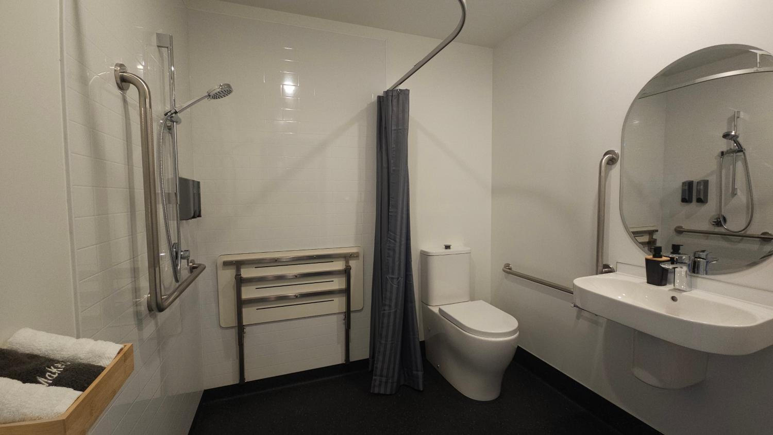 Premium Wheelchair Accessible Studio Apartment - Photo 2