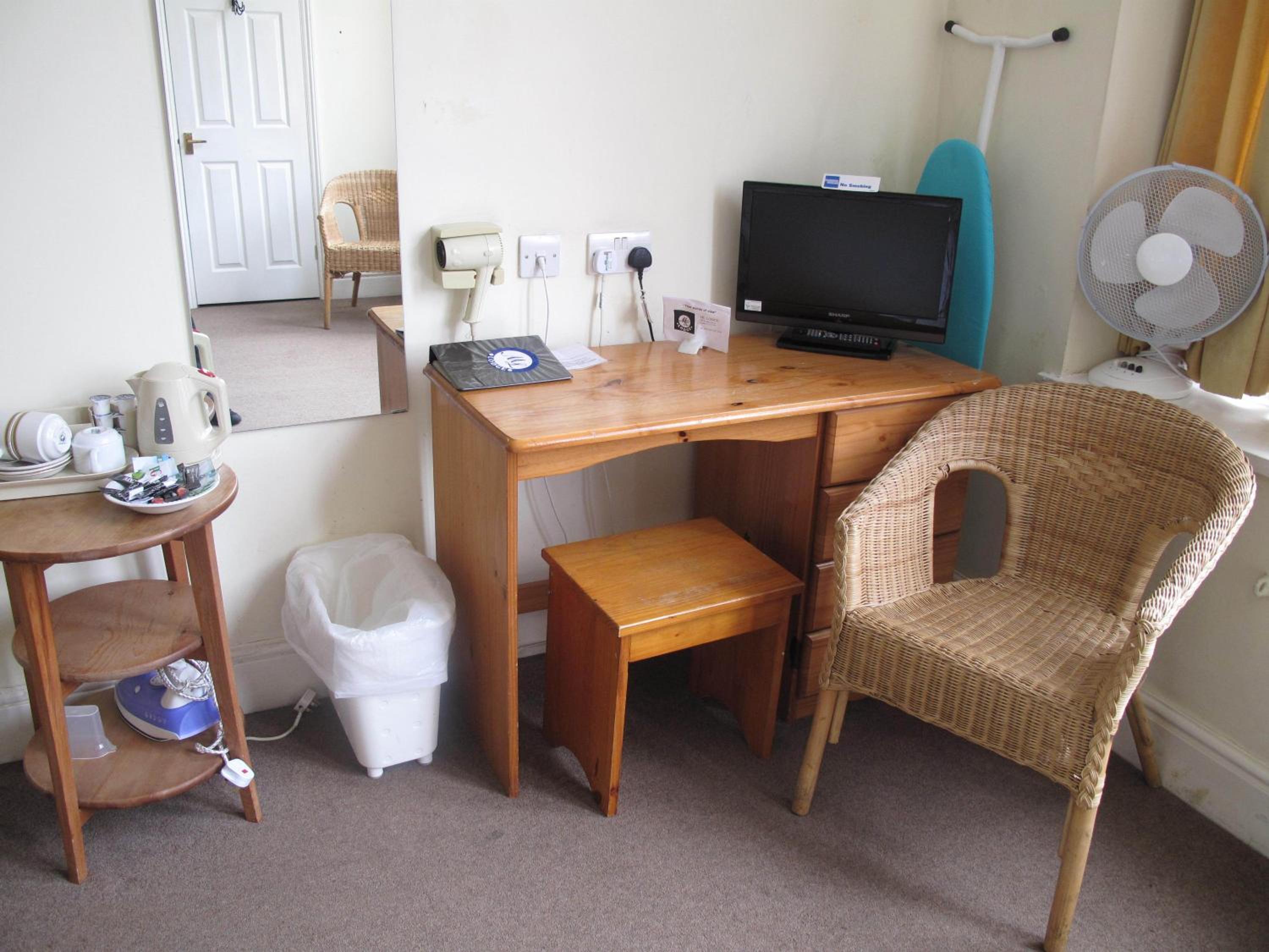 Family Room - Photo 8
