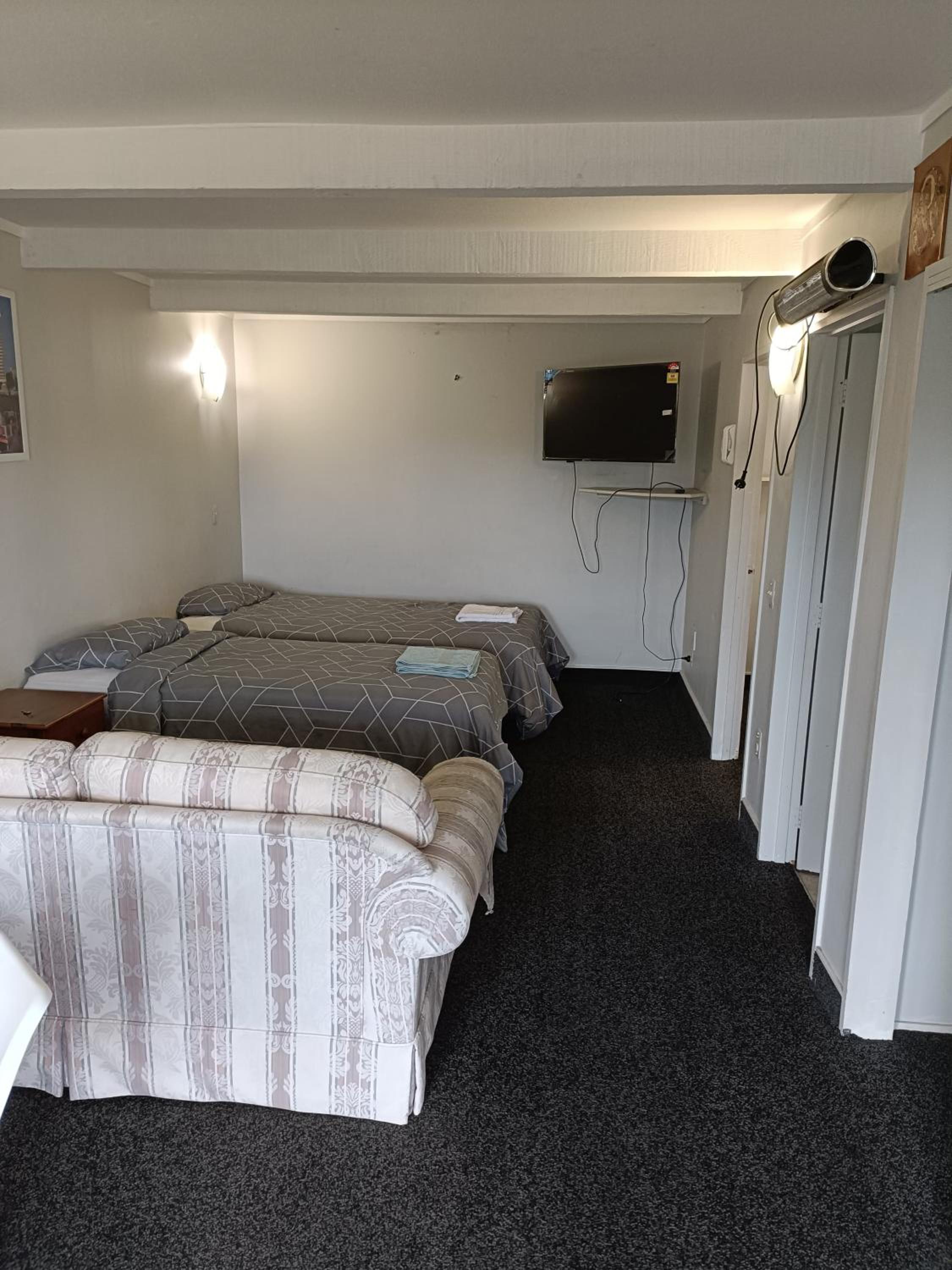 One-Bedroom Apartment - Photo 7