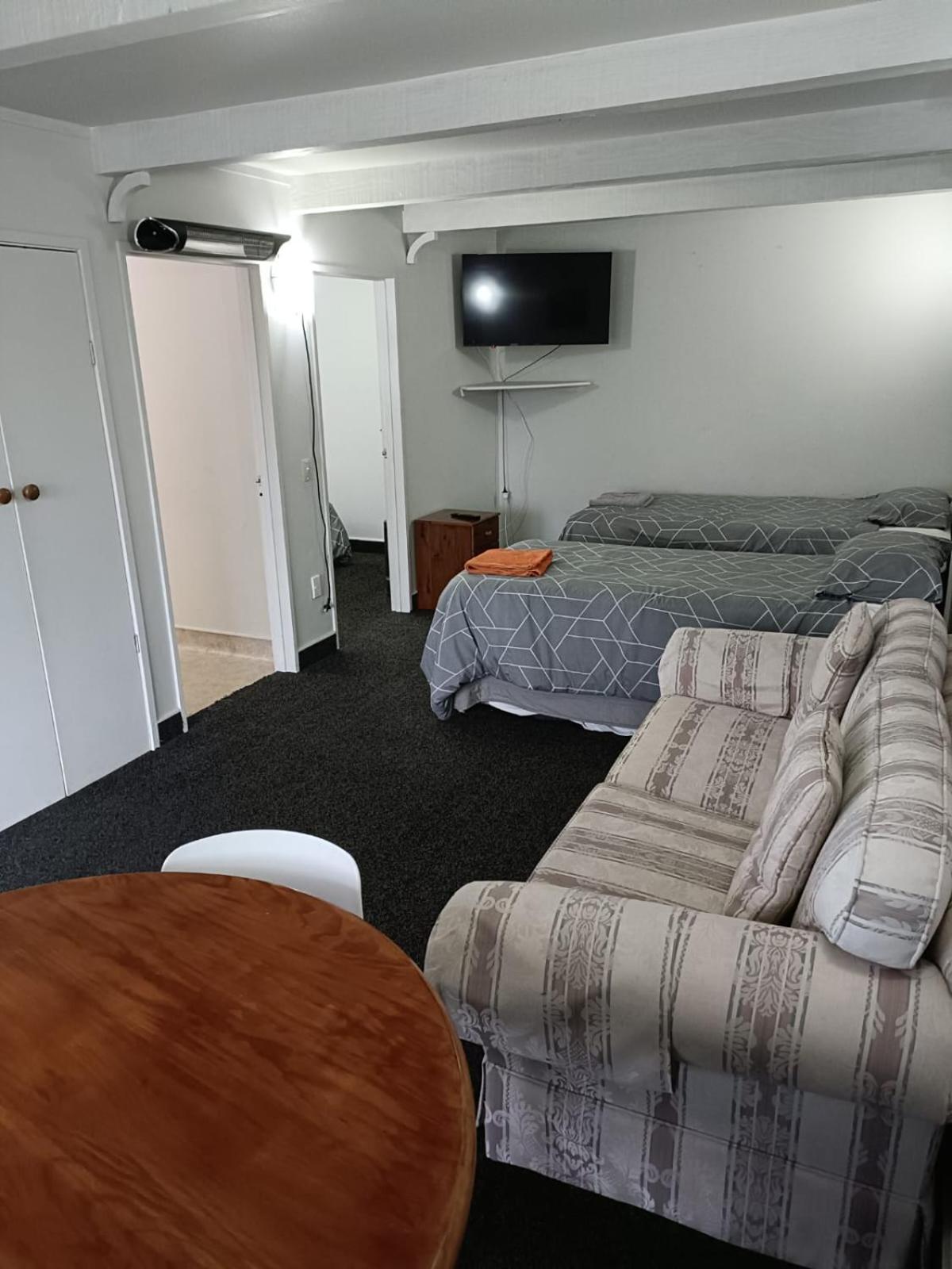 One-Bedroom Apartment - Photo 8