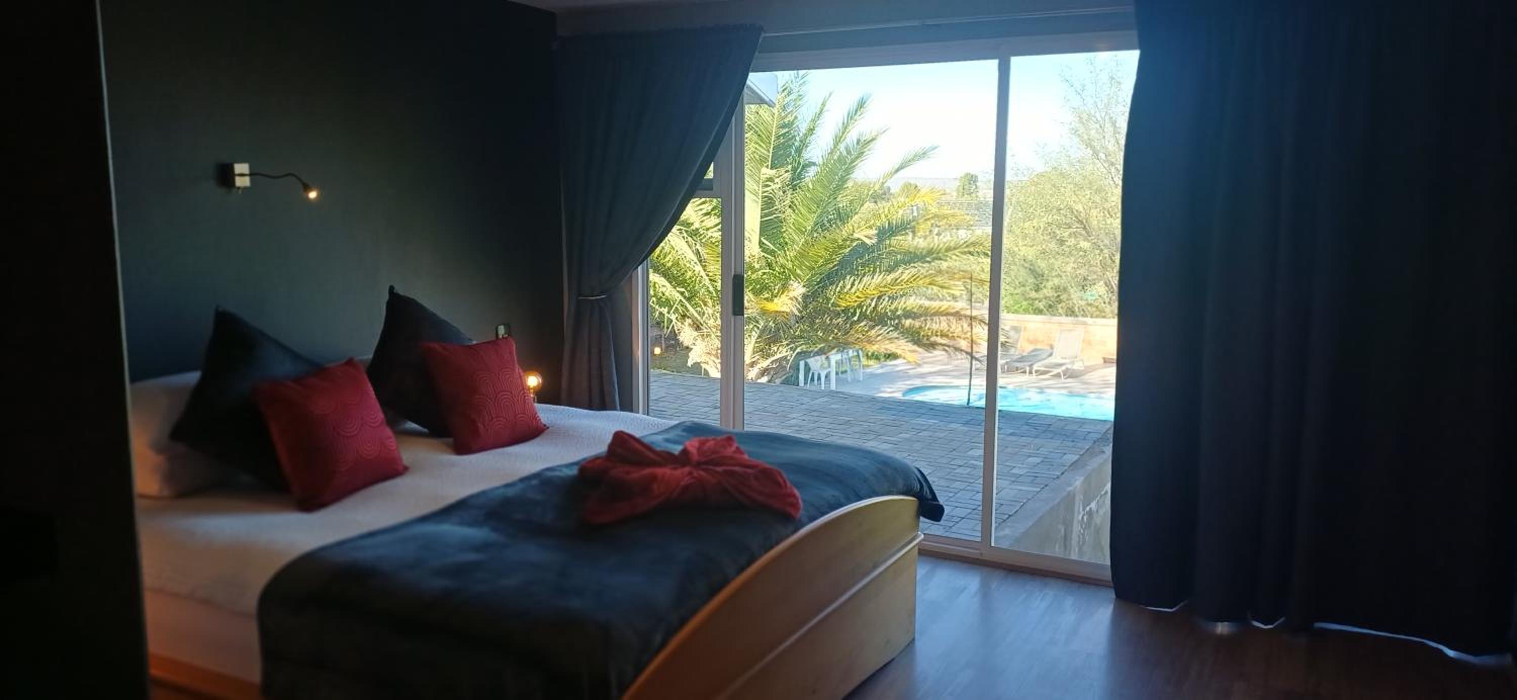 Deluxe King Suite photo 3
