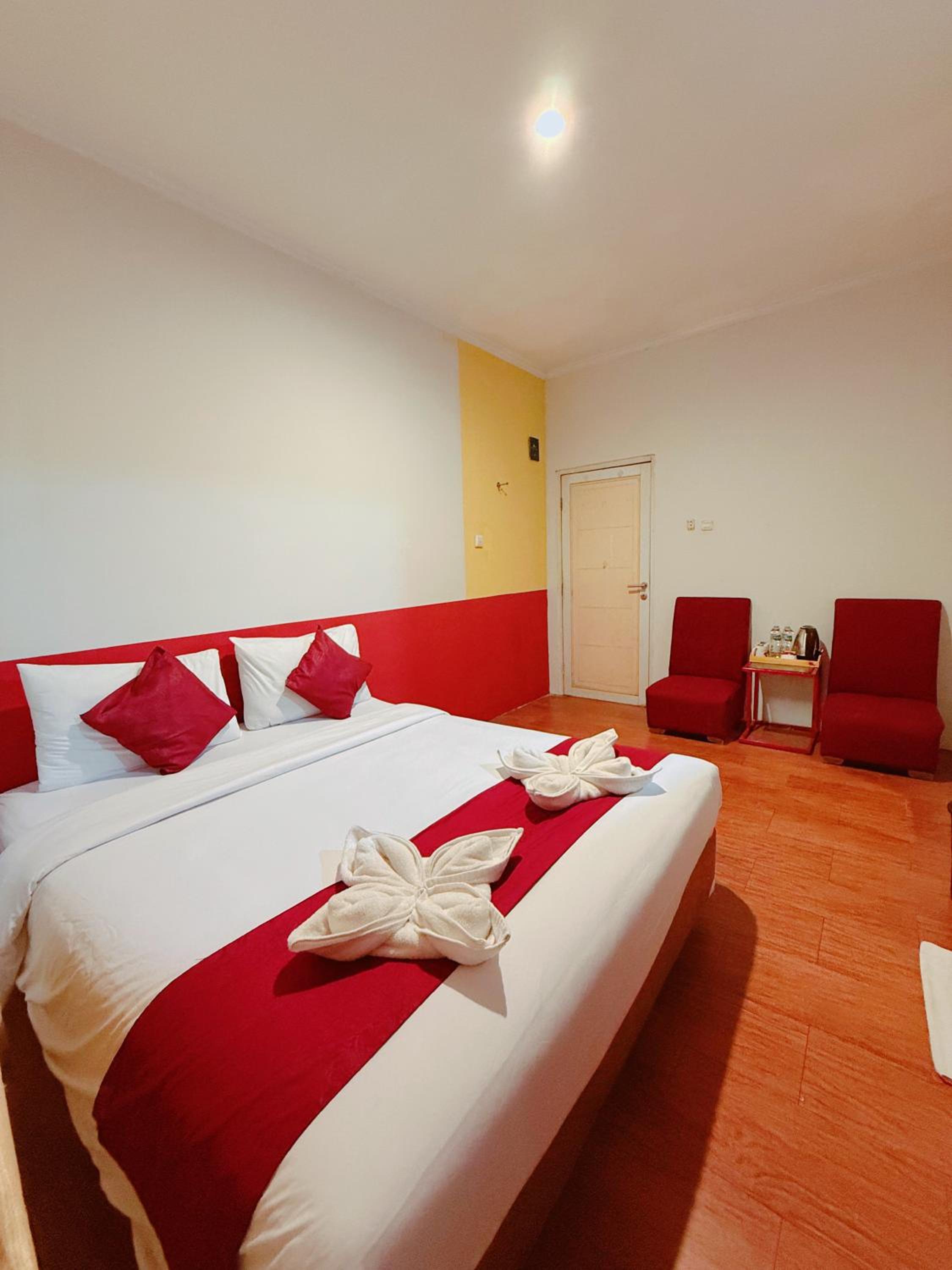 Deluxe Double Room - Photo 12