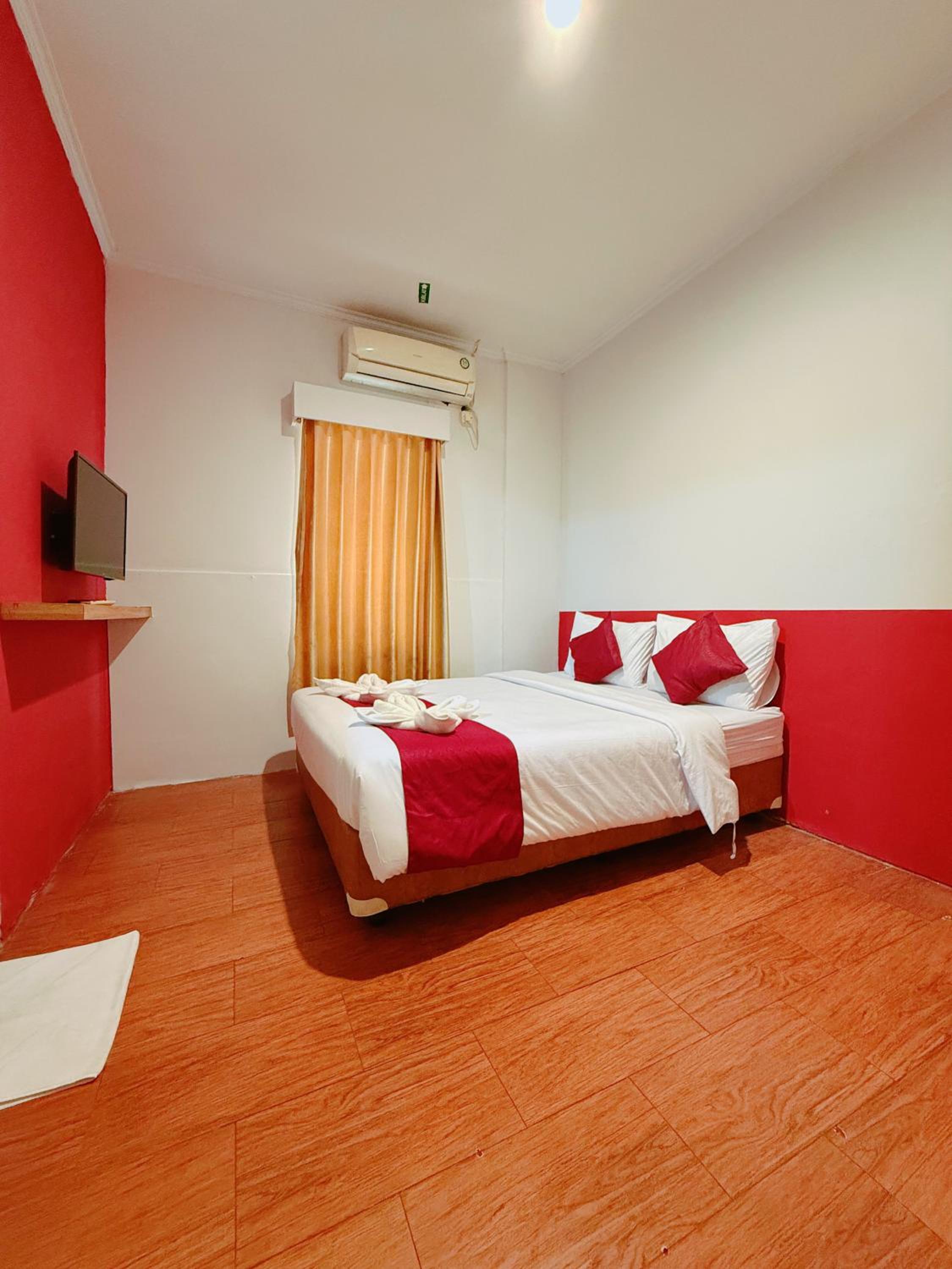 Deluxe Double Room - Photo 13