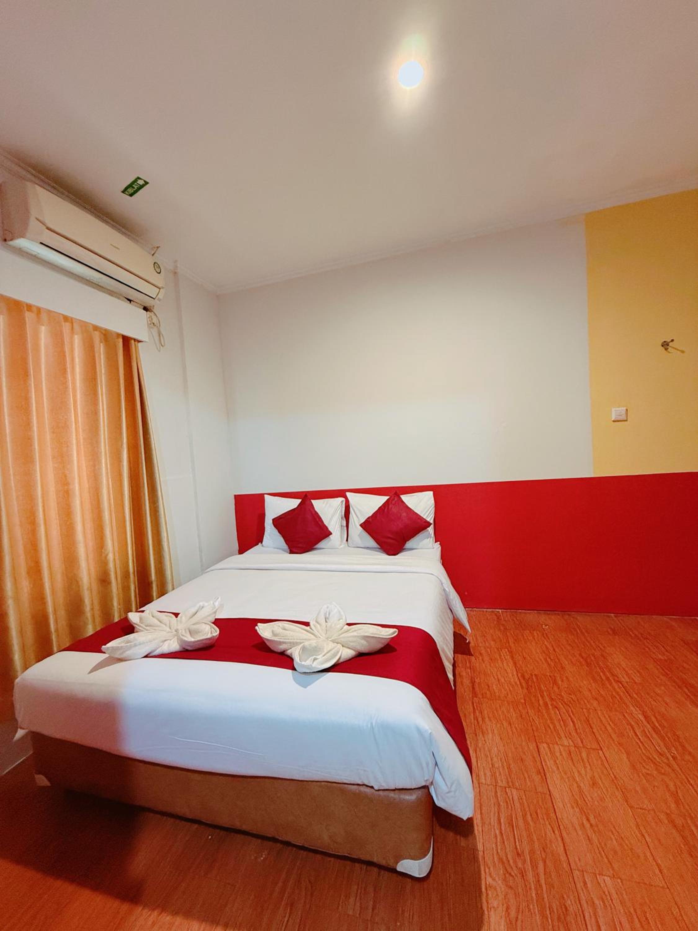 Deluxe Double Room - Photo 11