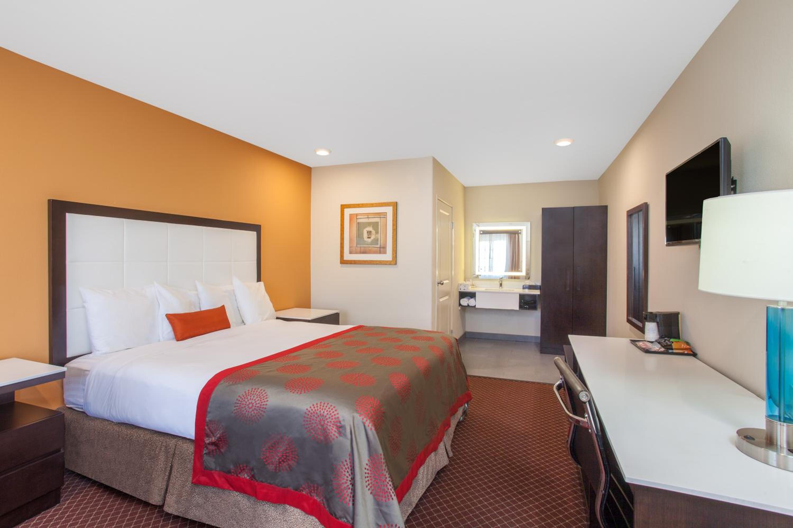 King Room - Non-Smoking photo 2