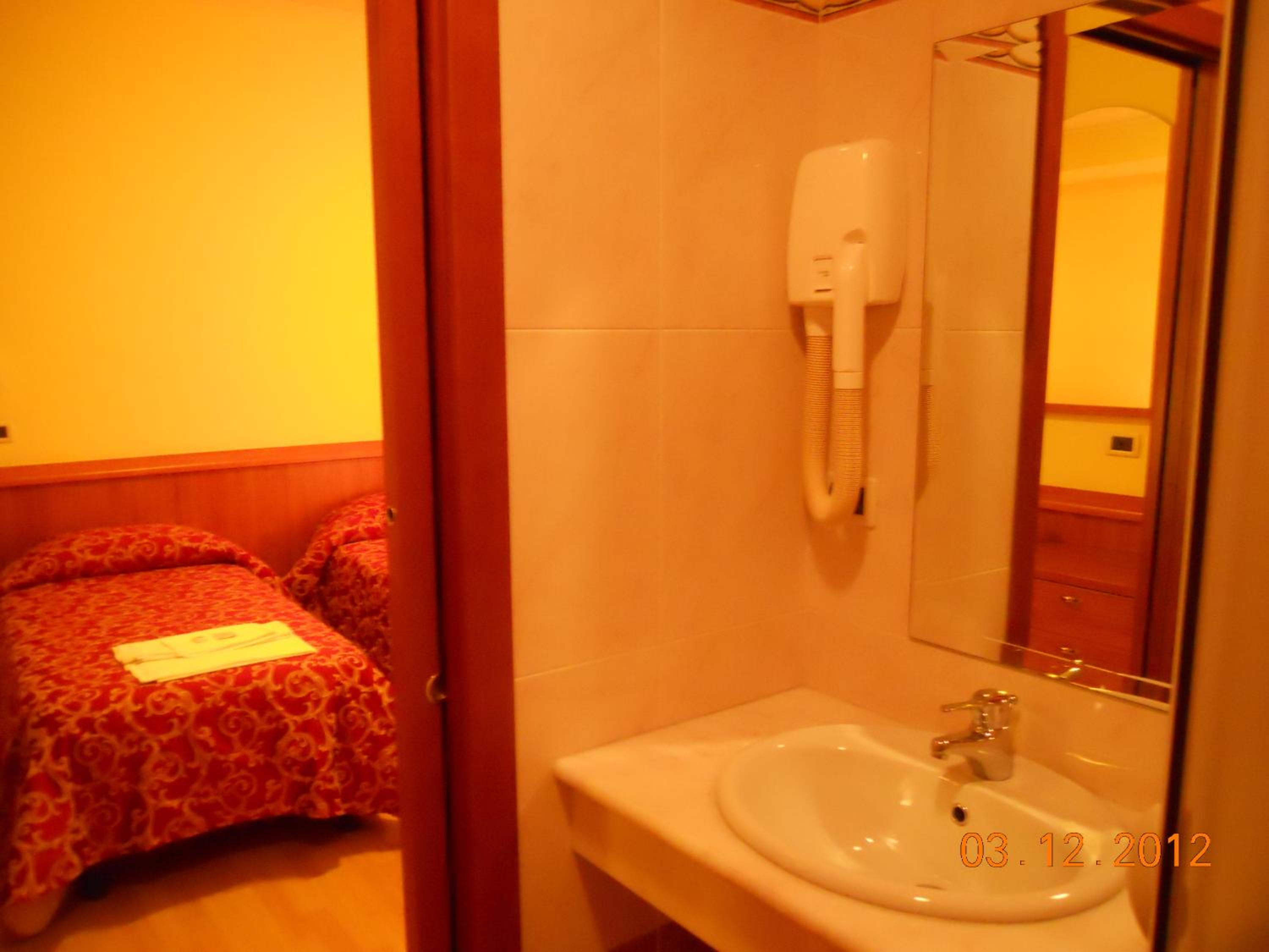 Triple Room - Photo 5