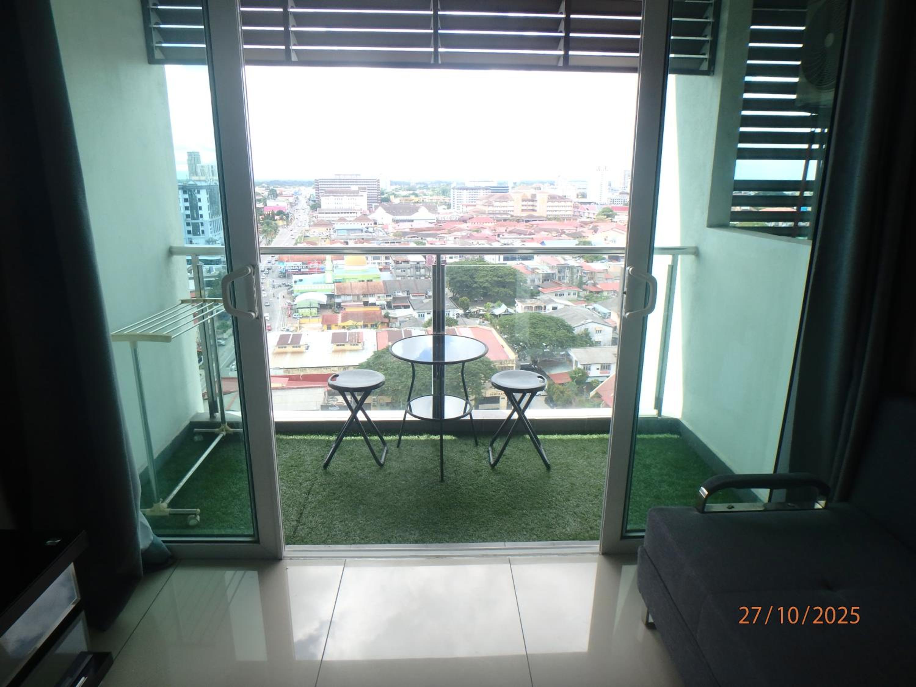 Studio Apartment with Queen Bed photo 2