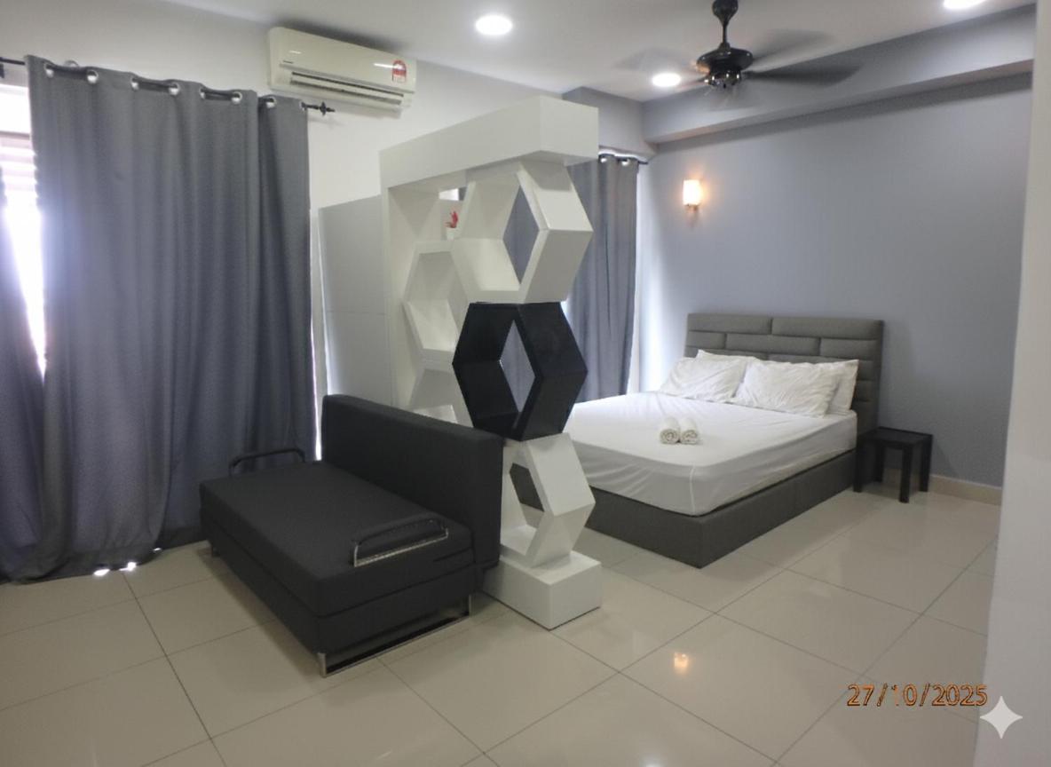 Studio Apartment with Queen Bed photo 1