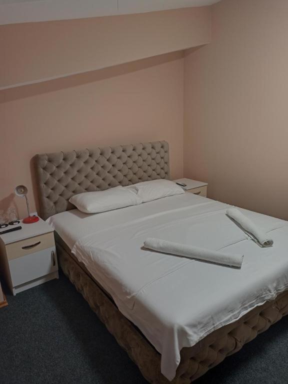 Deluxe Double Room (2 Adults + 1 Child)