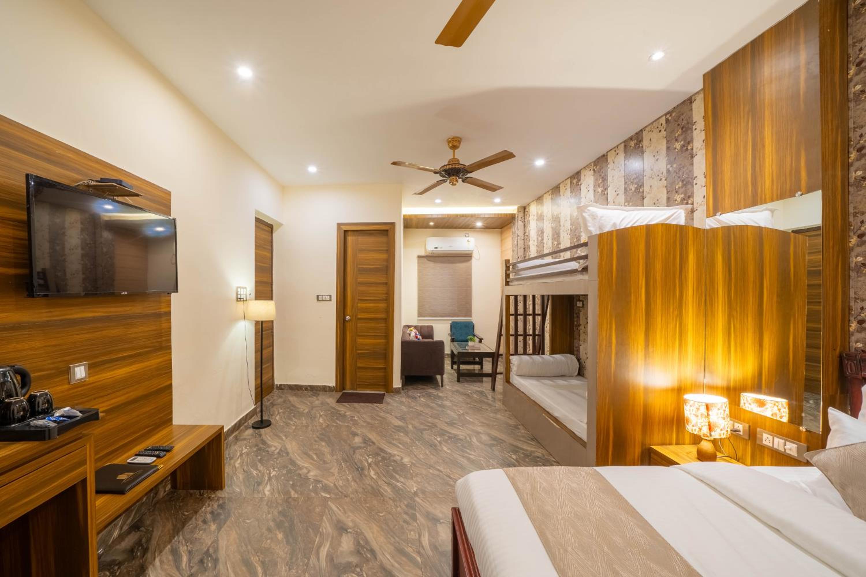 Deluxe Family Suite