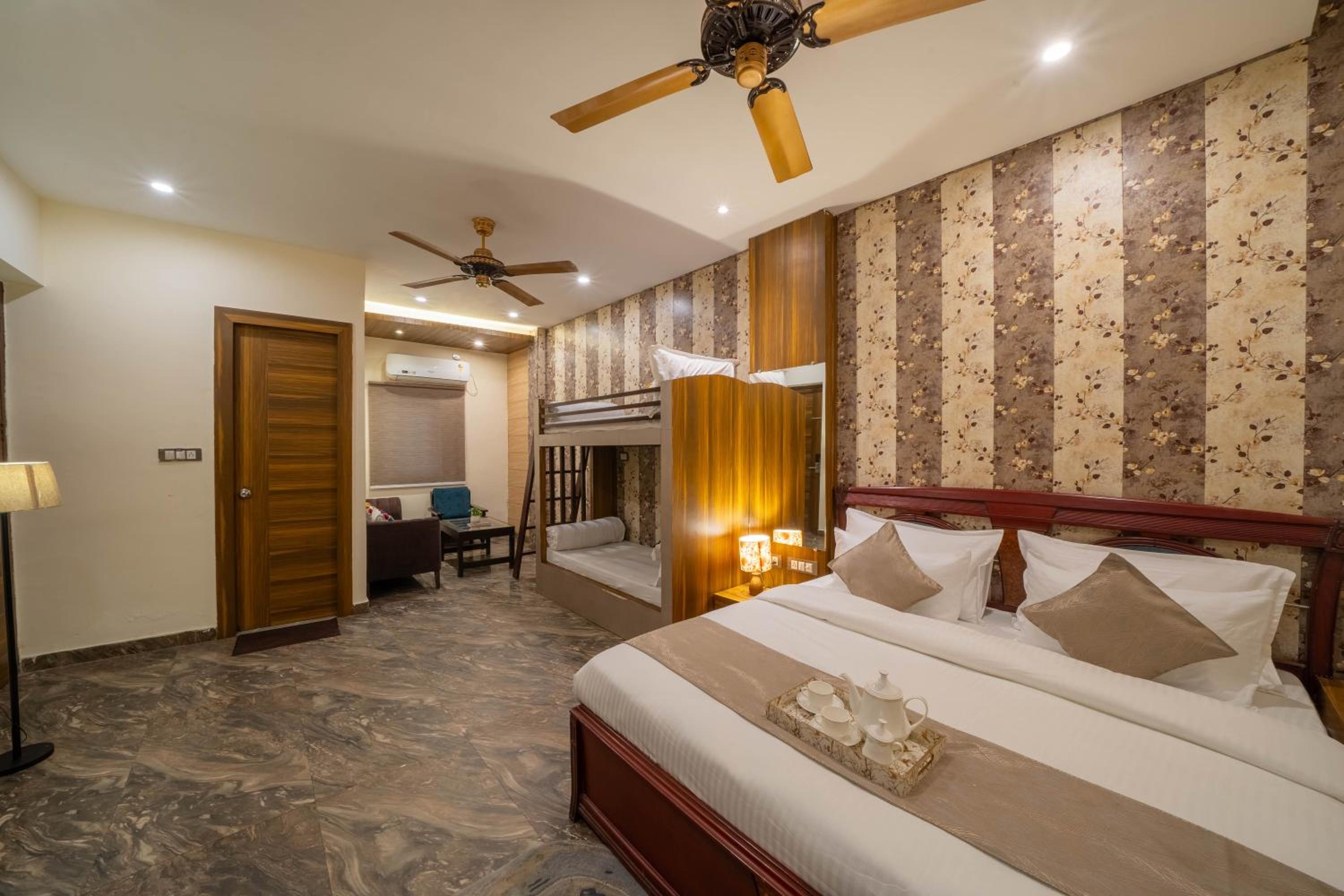 Deluxe Family Suite