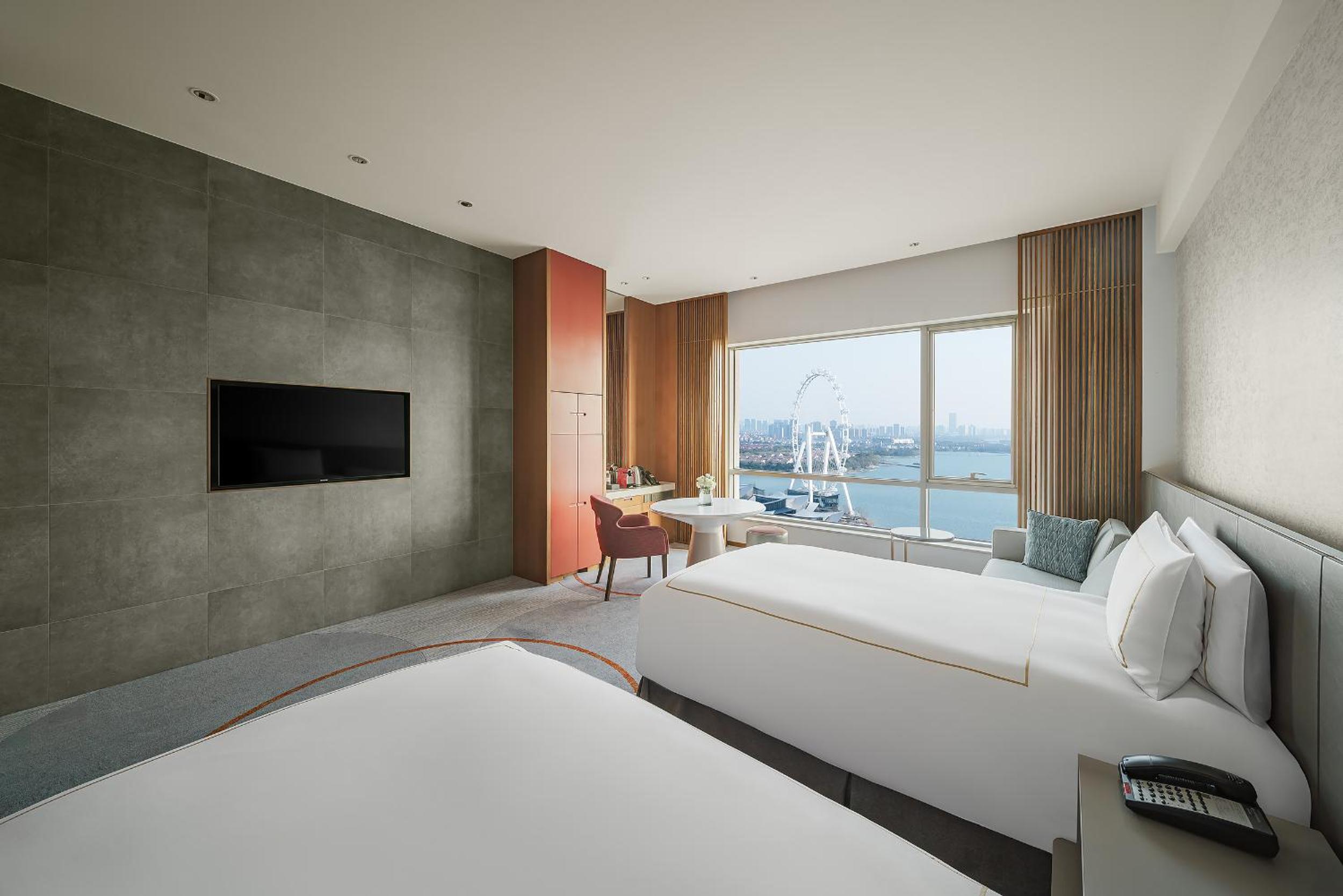 Premium Twin Room with Two Twin Beds, Lake View and High Floor - Photo 3