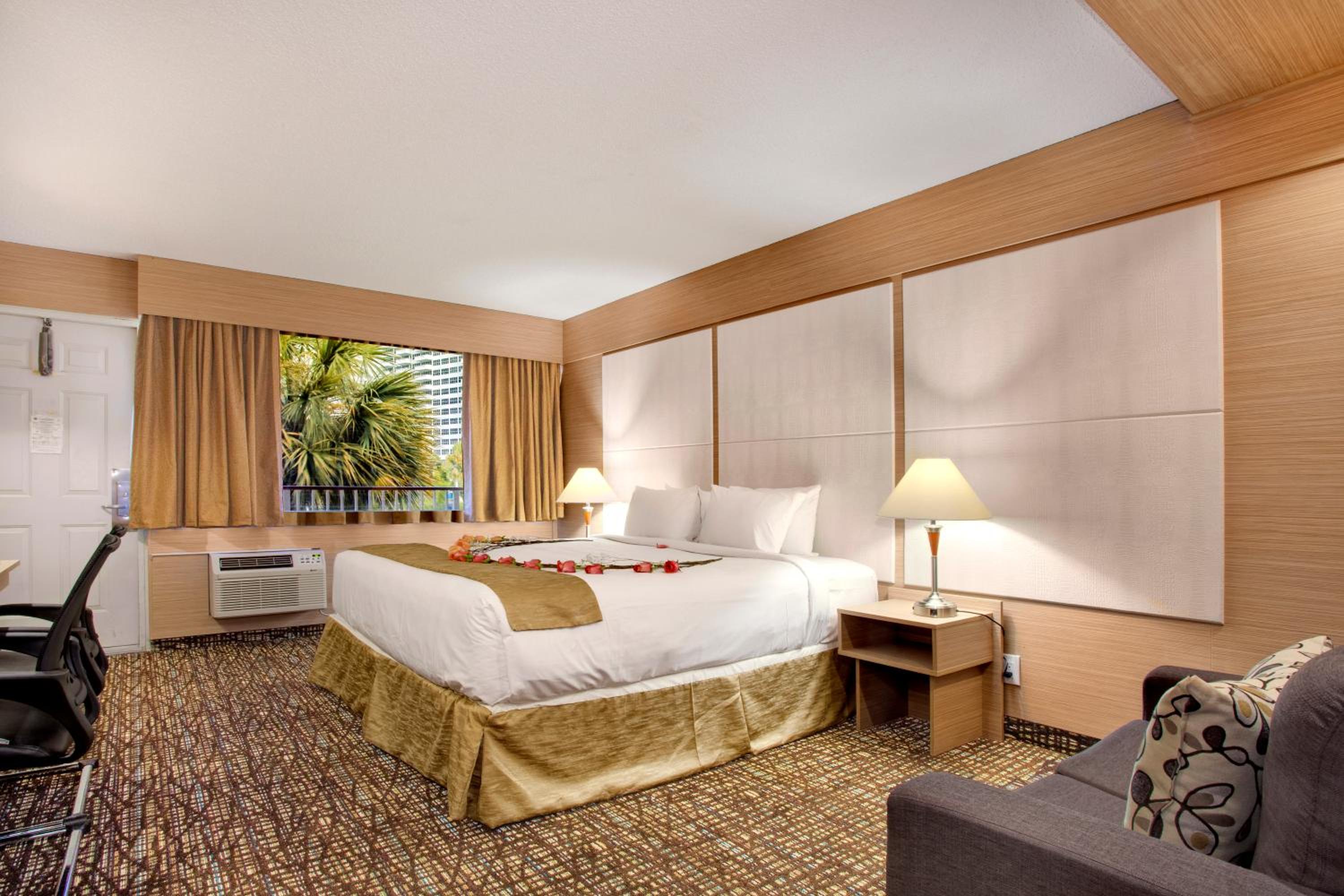 Deluxe King Room photo 2