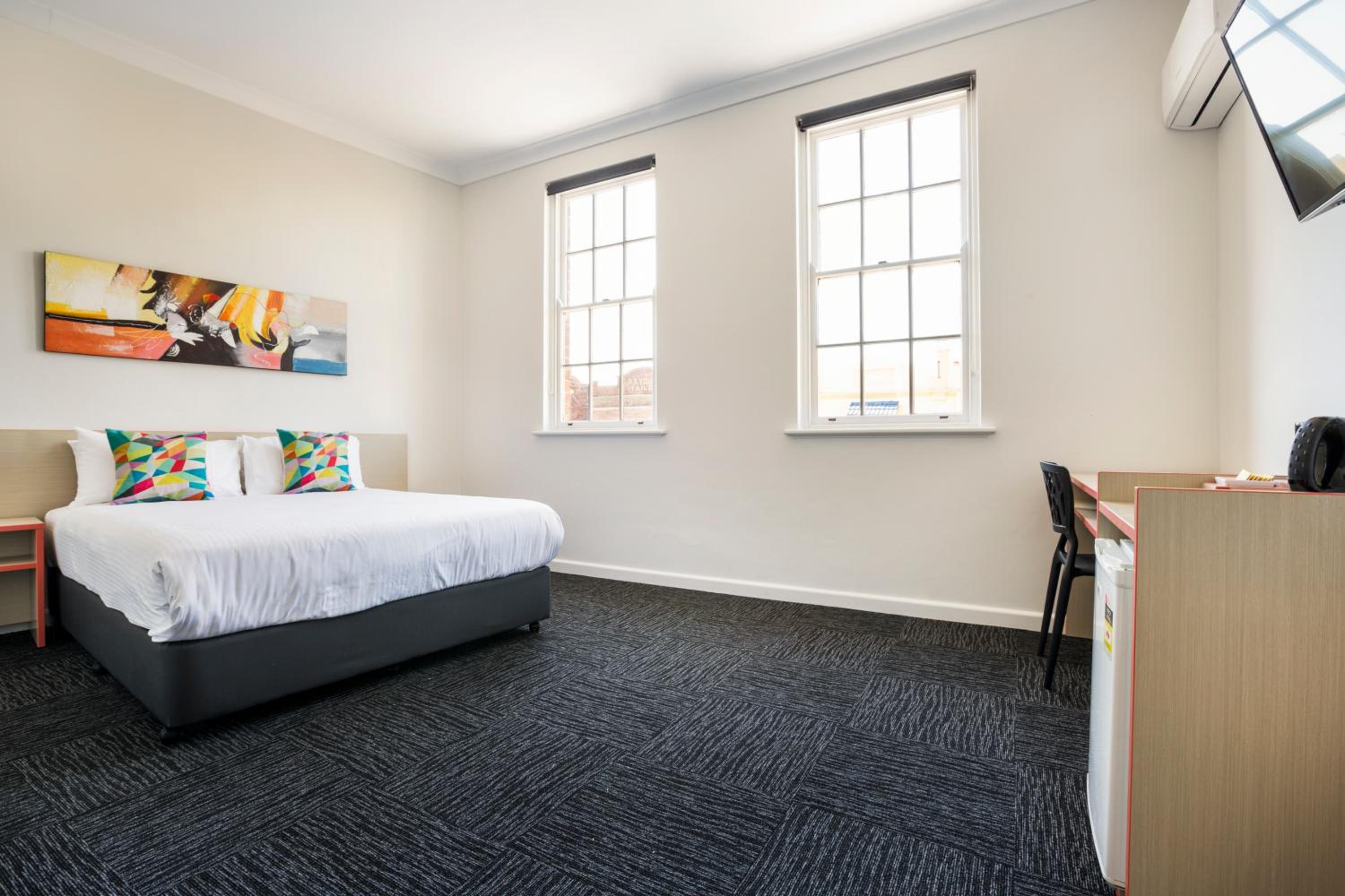 Economy King Room With Shared Bathroom