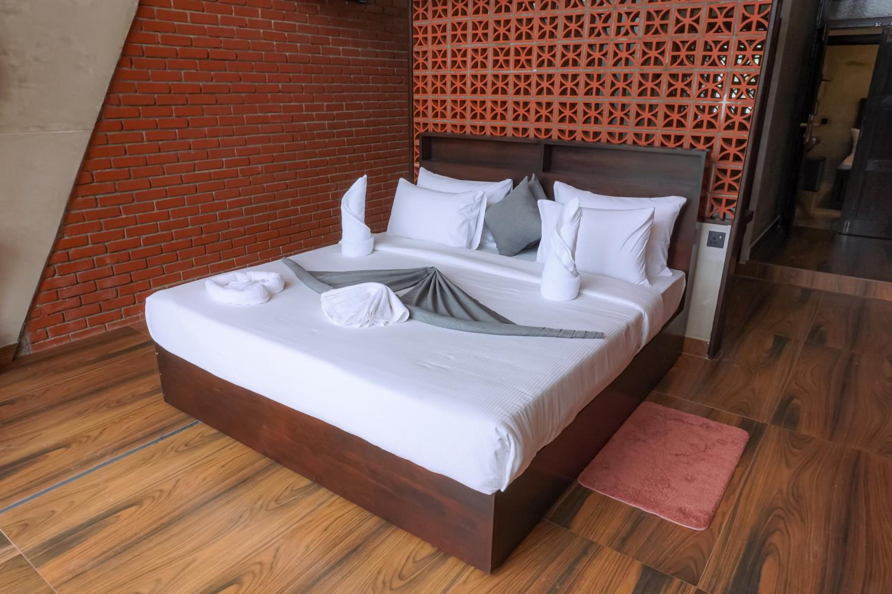 Deluxe Double Room with Balcony