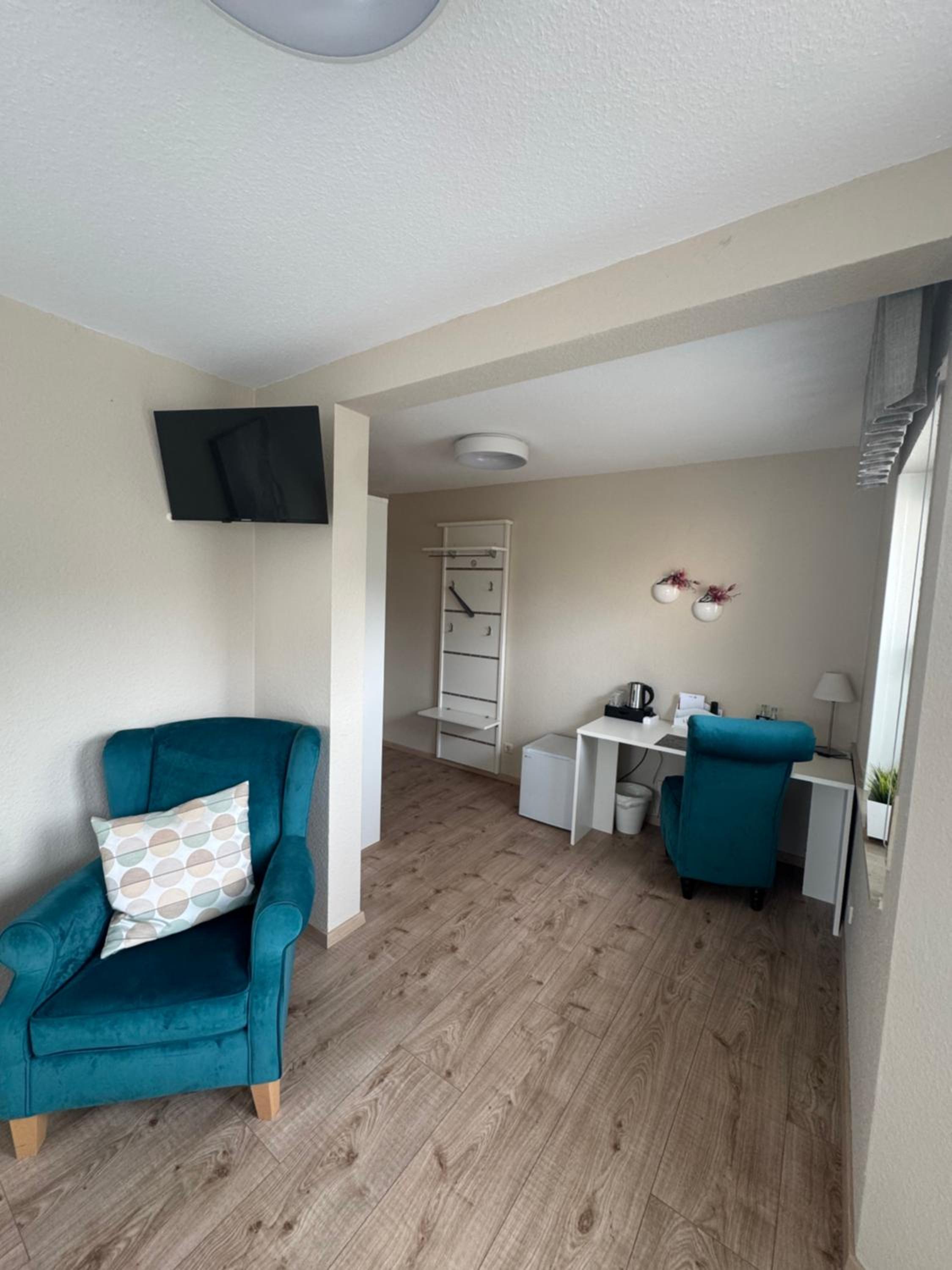 Deluxe Double Room with Balcony - Photo 3