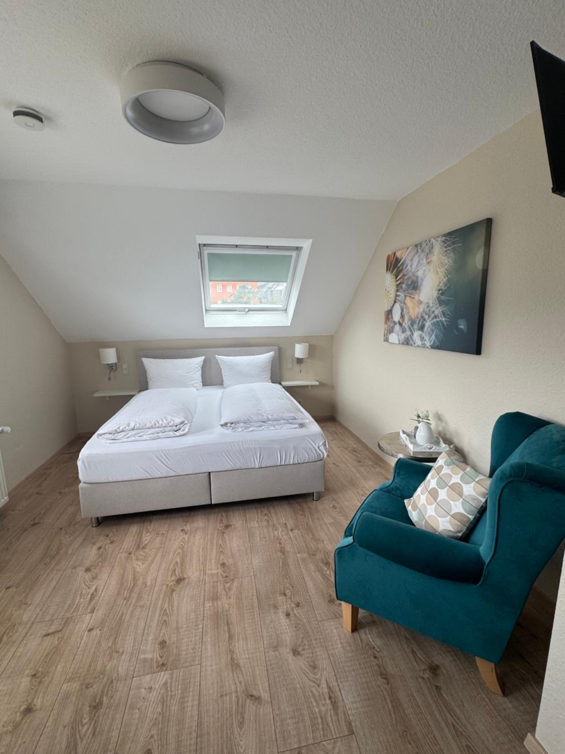 Deluxe Double Room with Balcony - Photo 5