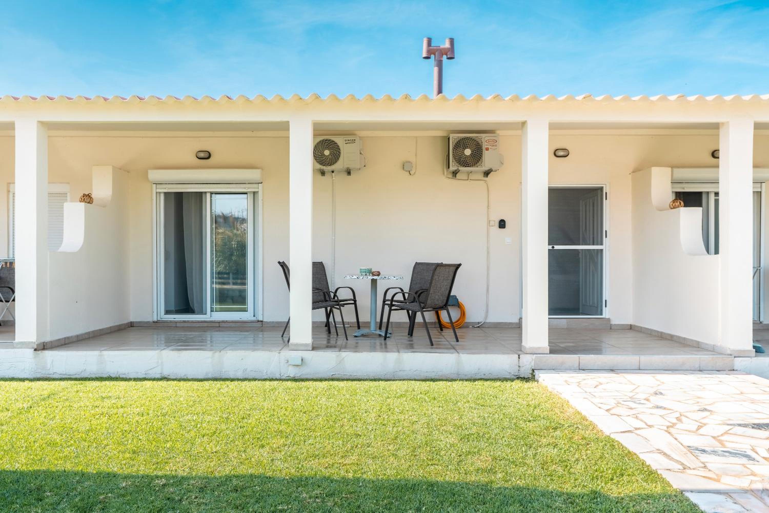 Two-Bedroom Deluxe Apartment with Garden View
