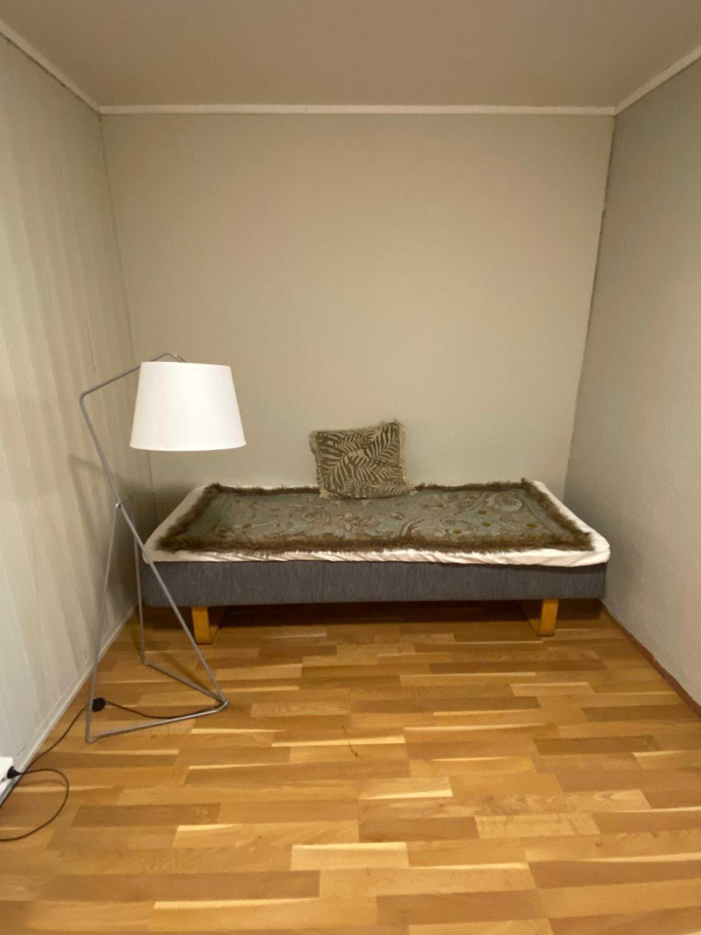Budget Double Room - Photo 8