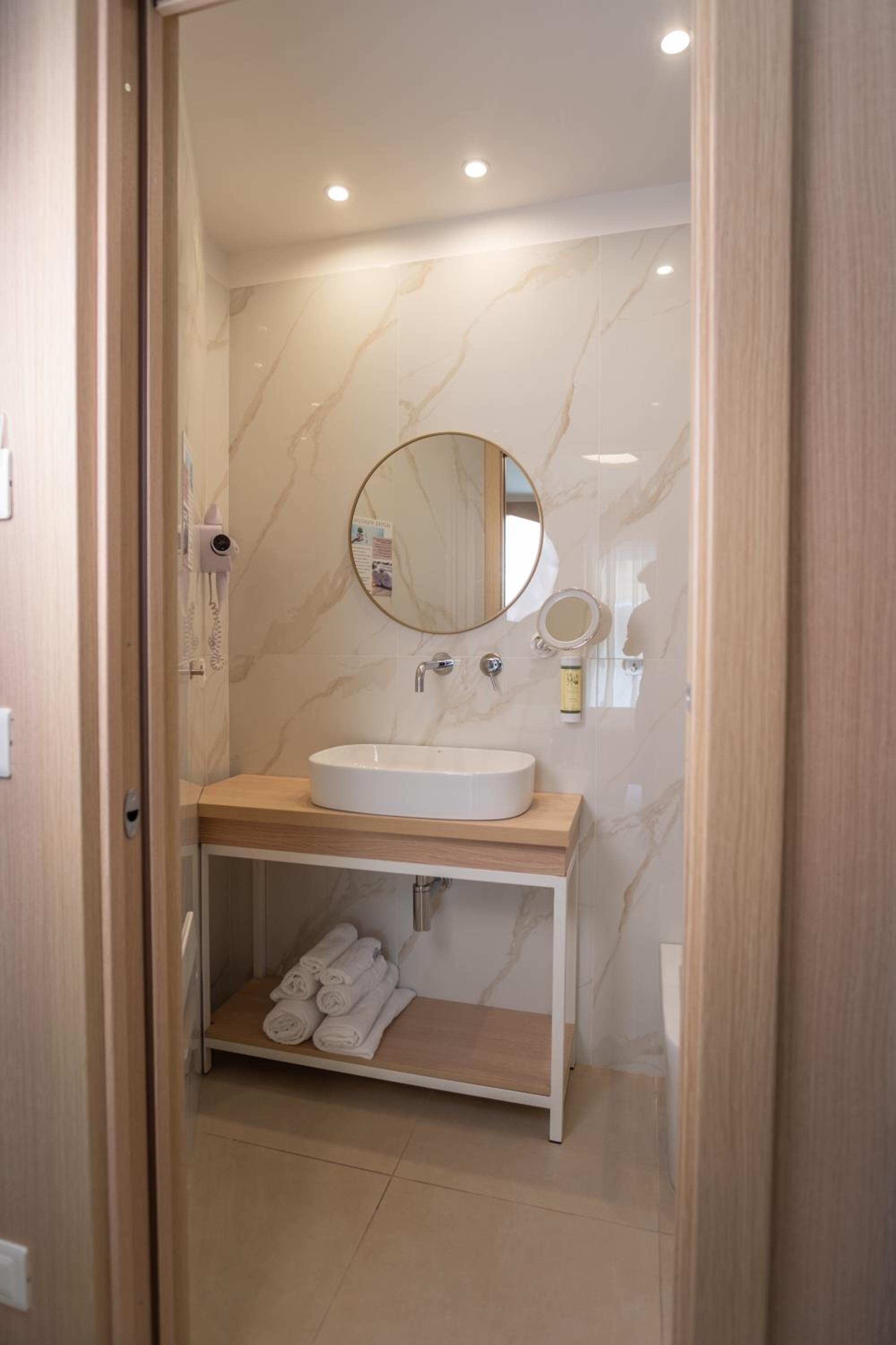 Superior Triple Room photo 3