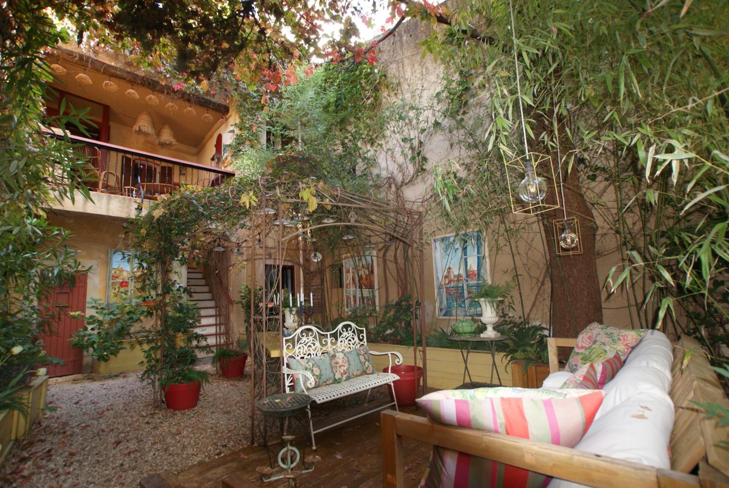 Apartment with Garden View