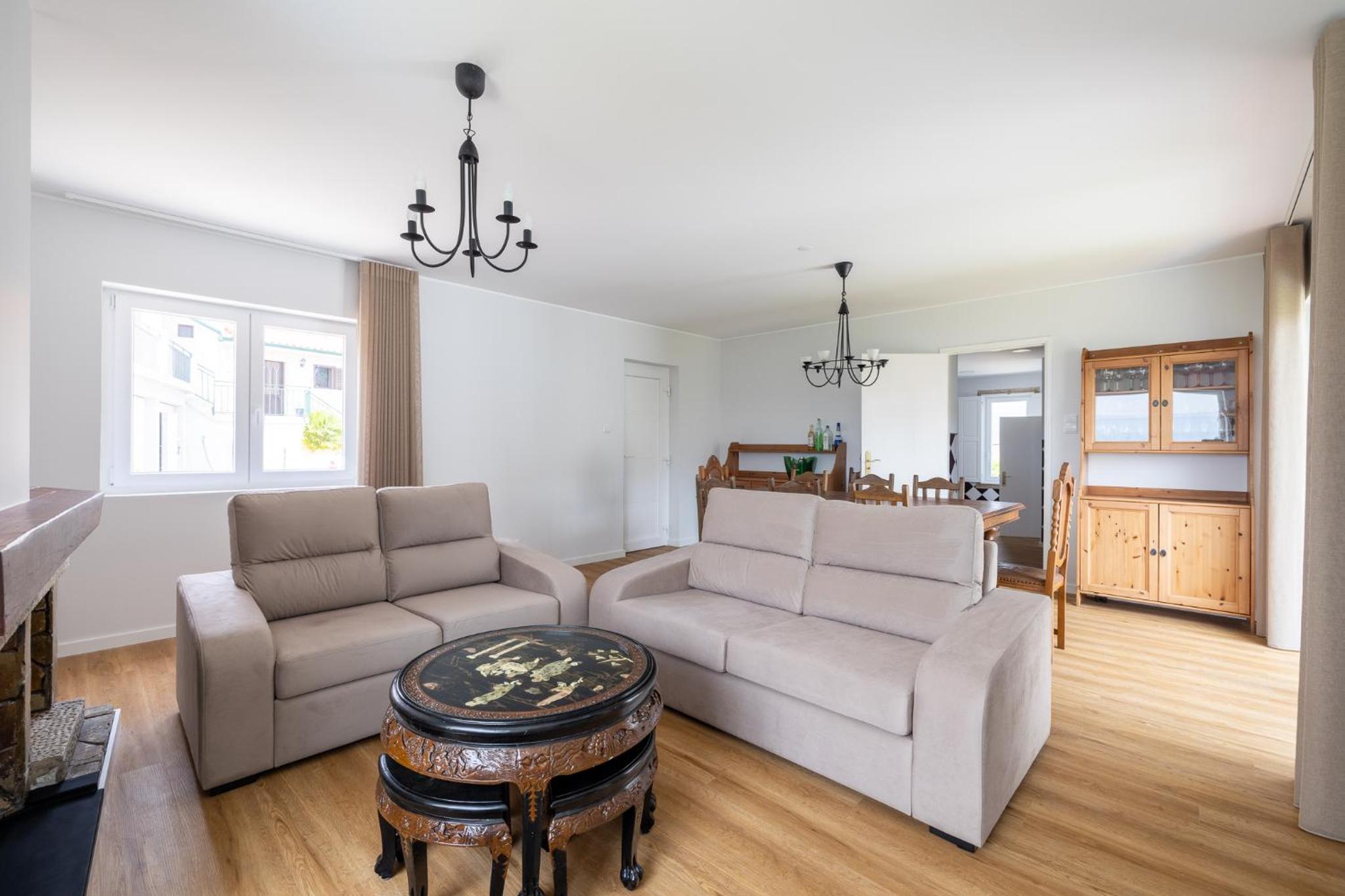 Five-Bedroom House photo 1