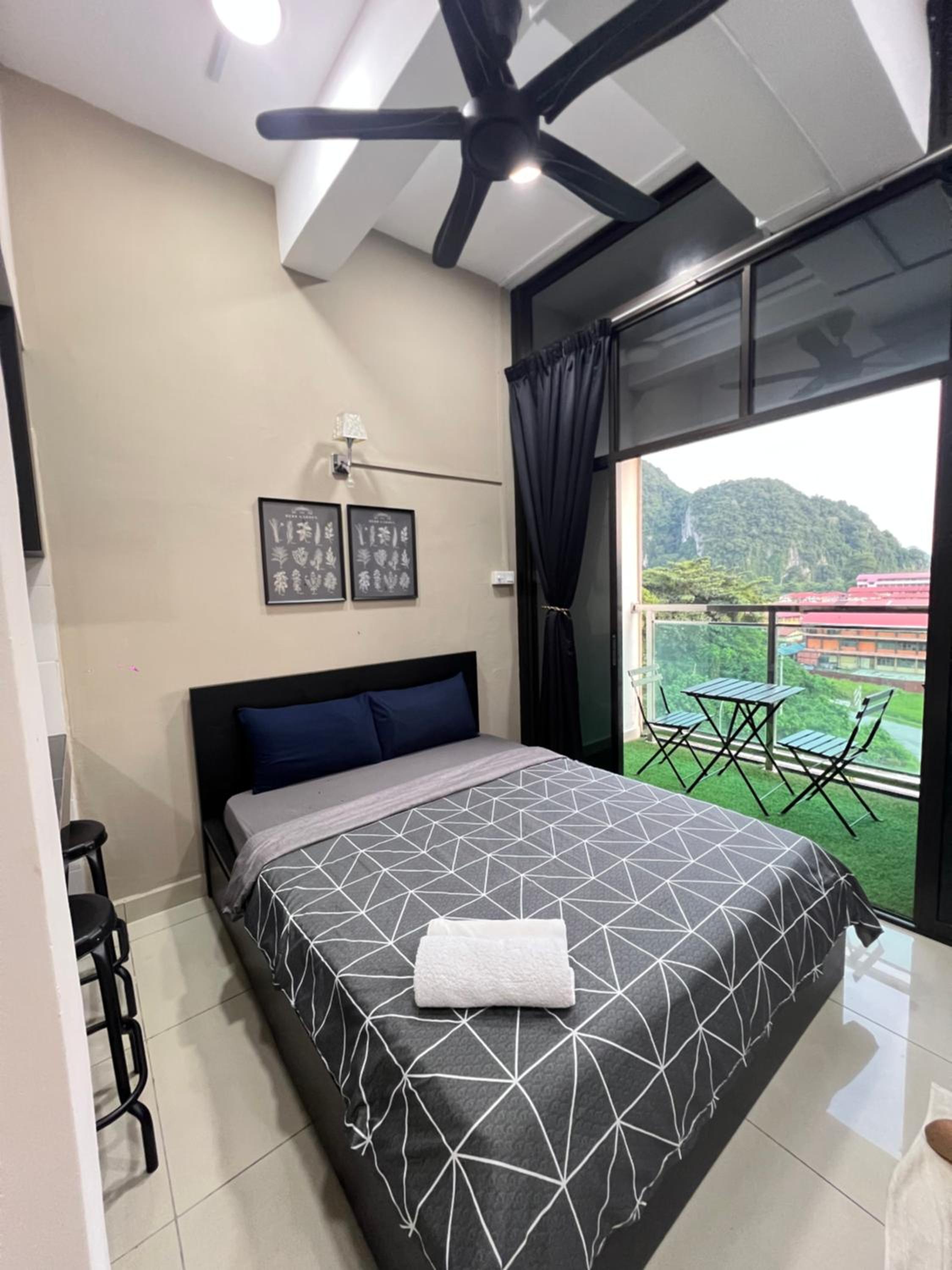 One-Bedroom Apartment with Balcony