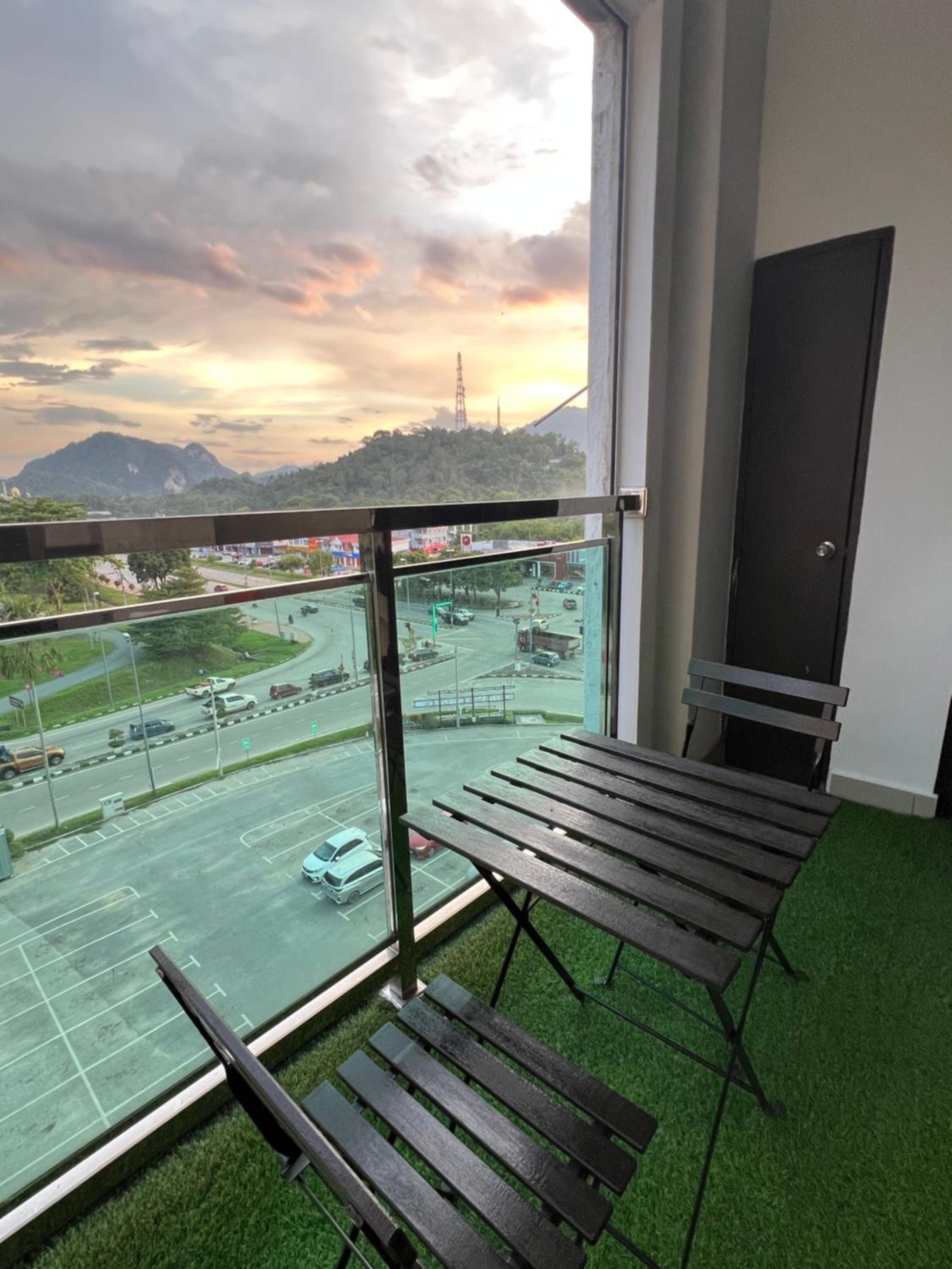 One-Bedroom Apartment with Balcony photo 1