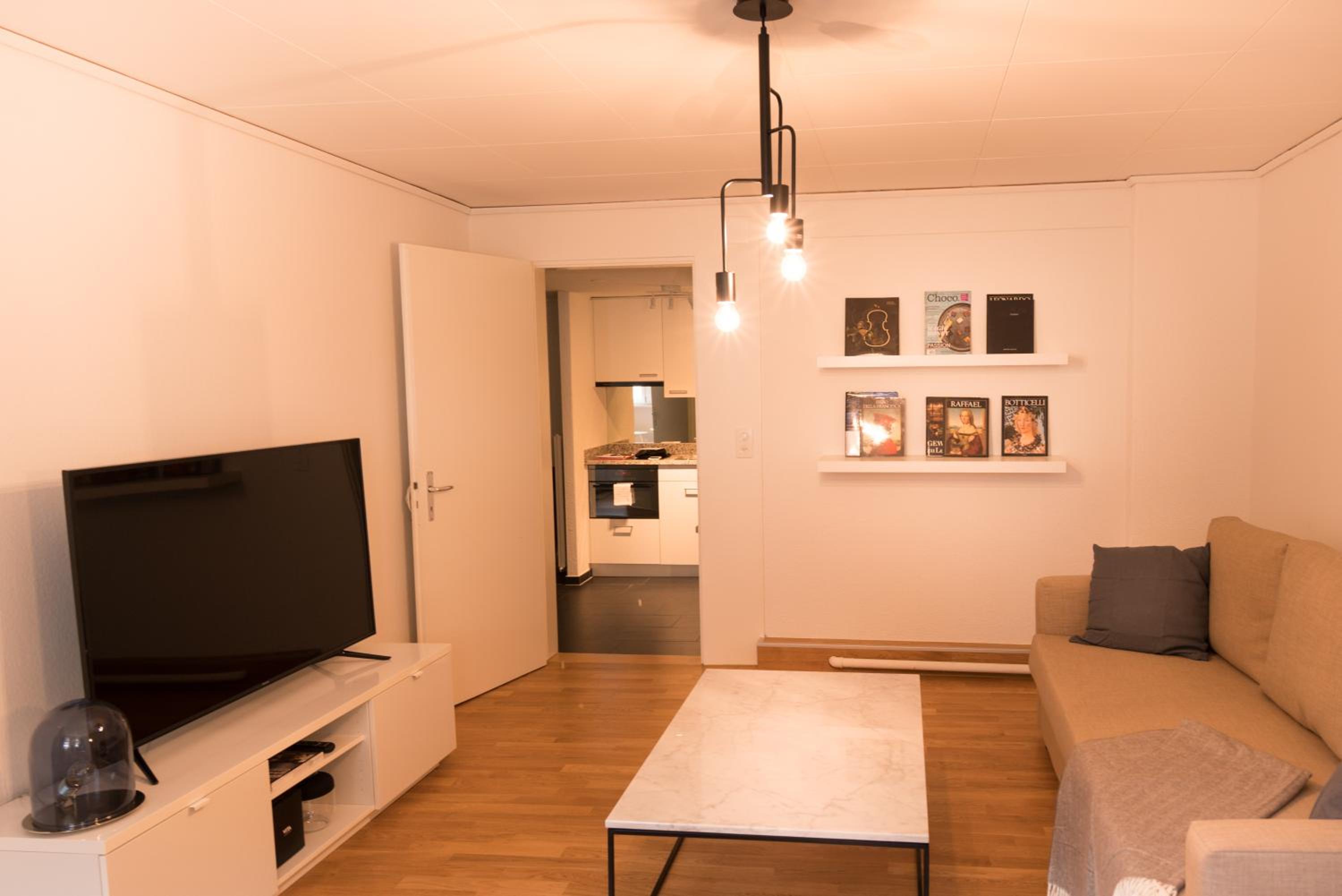 Apartment photo 2