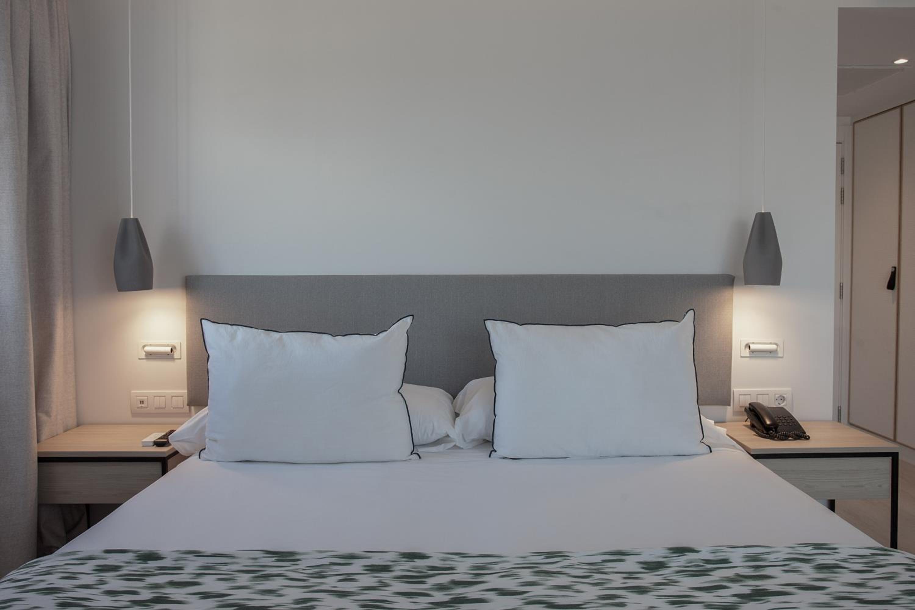 Deluxe Room - Photo 4