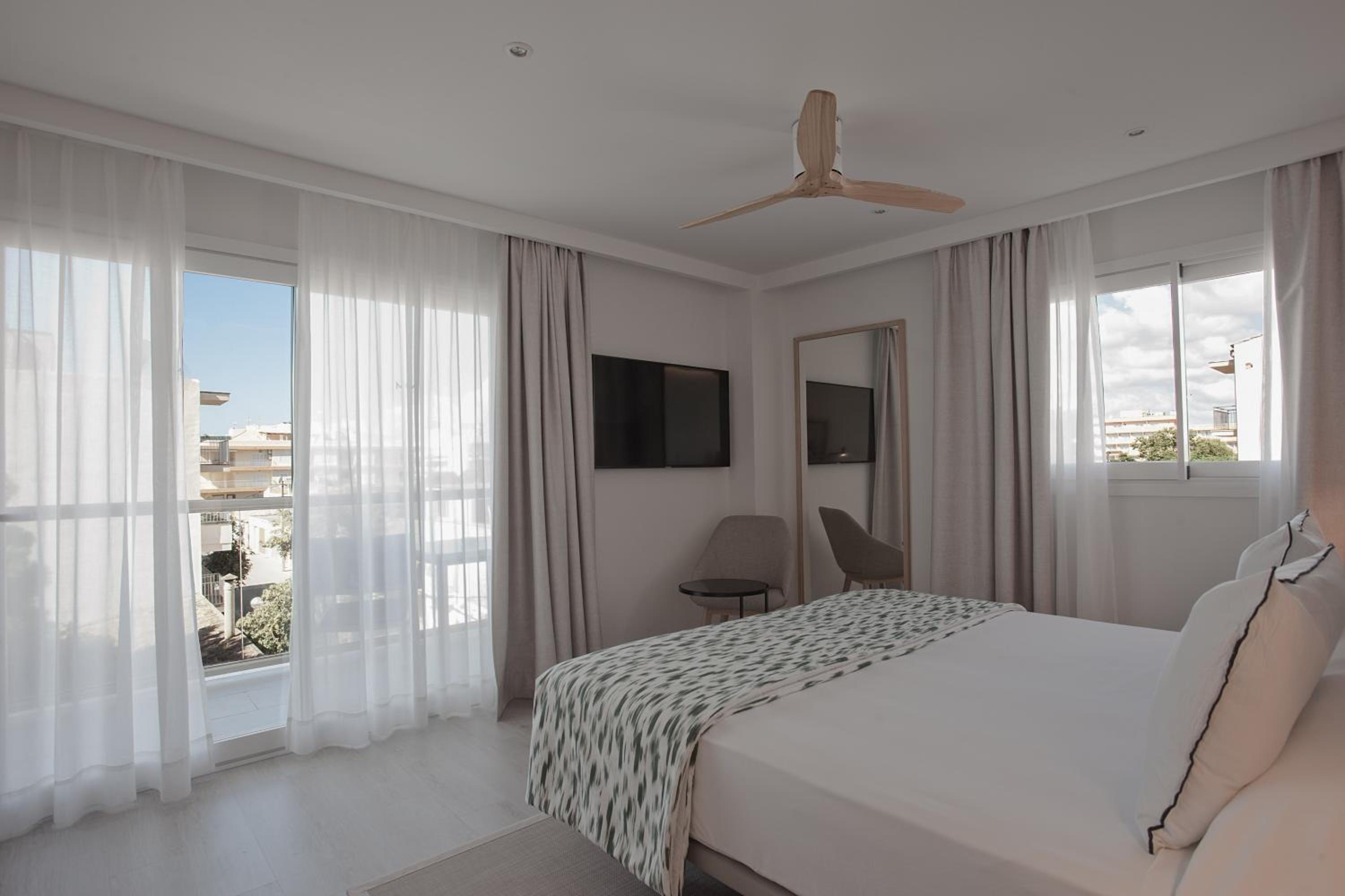 Deluxe Room - Photo 2