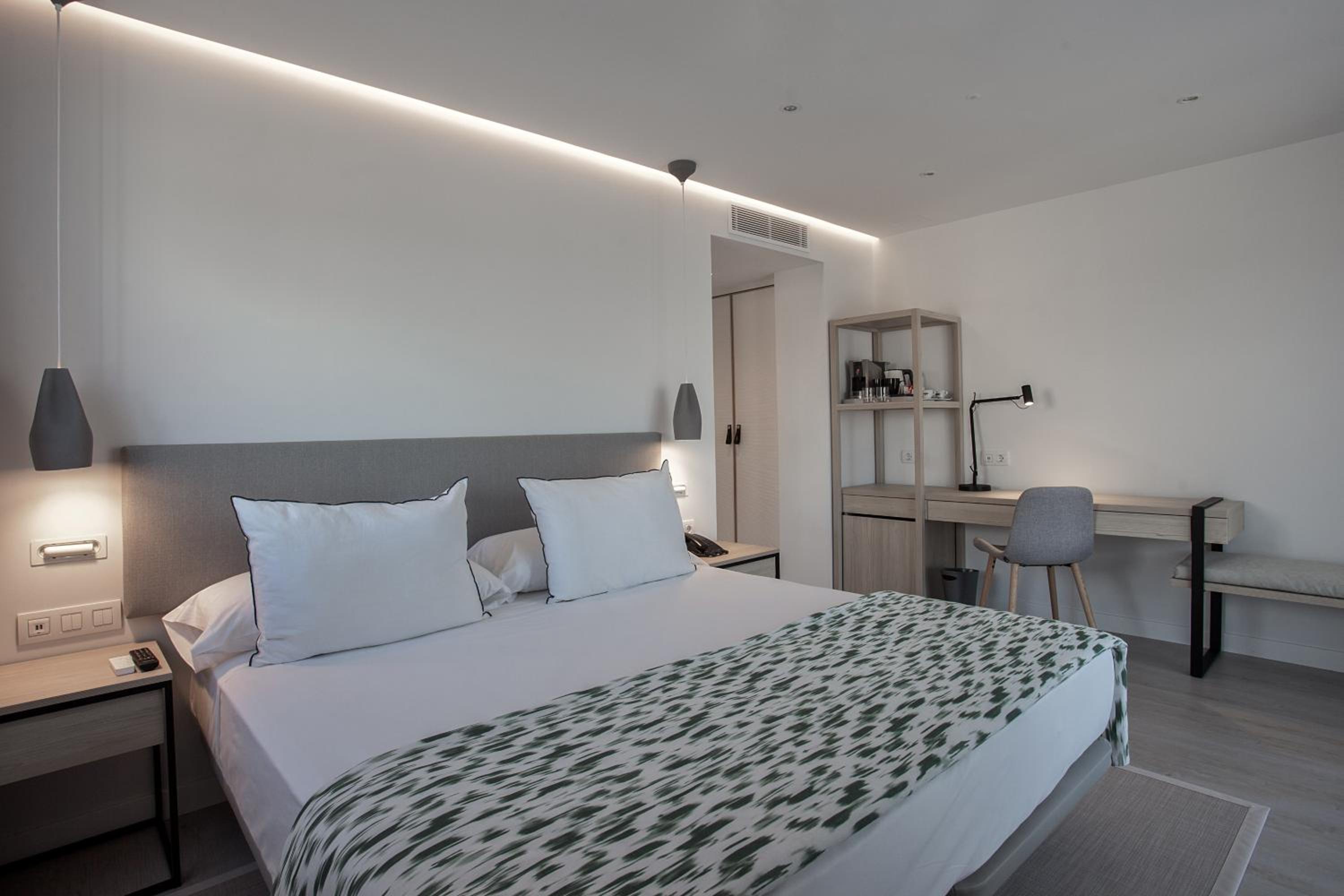 Deluxe Room - Photo 1