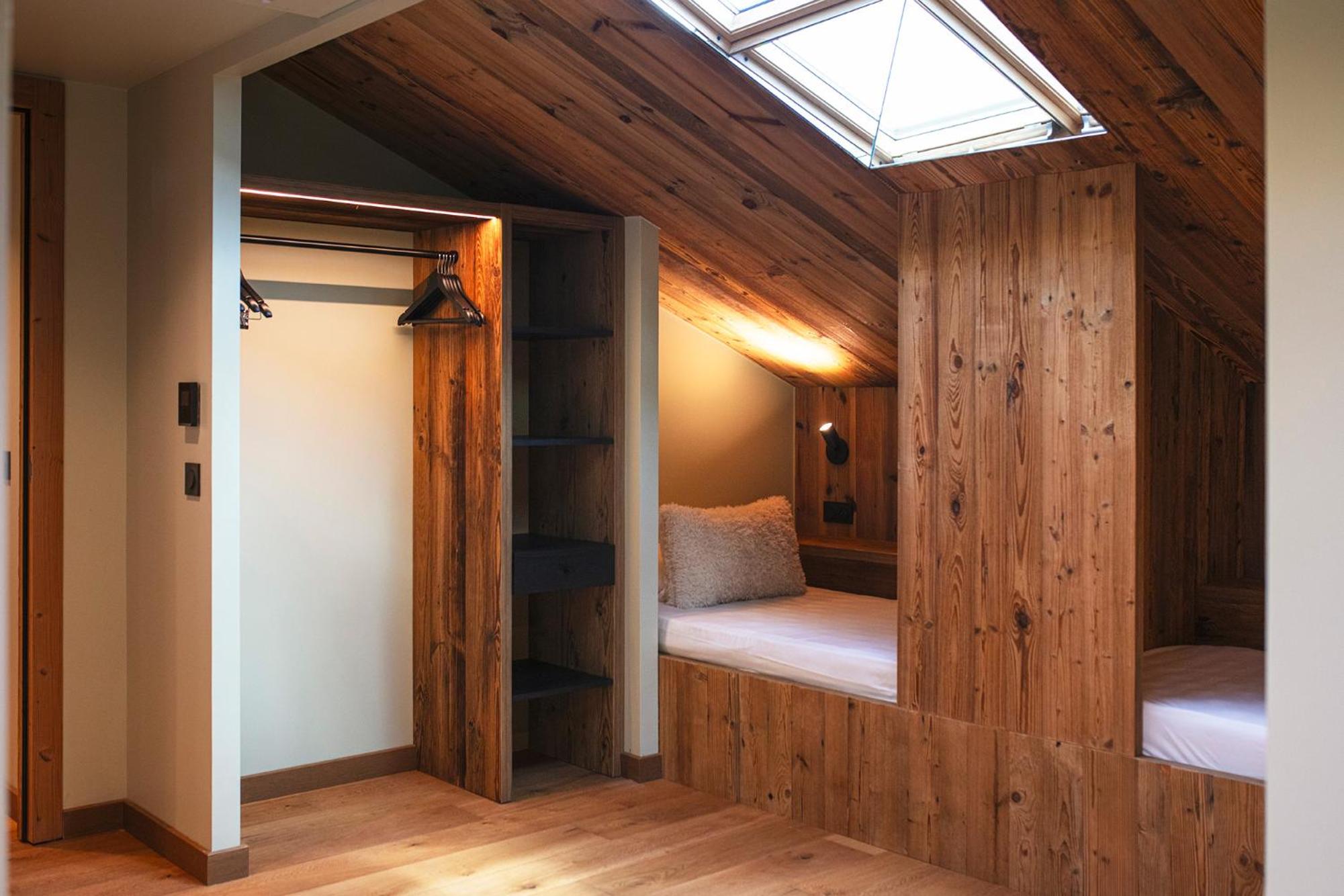 Family Suite with Balcony - Photo 7