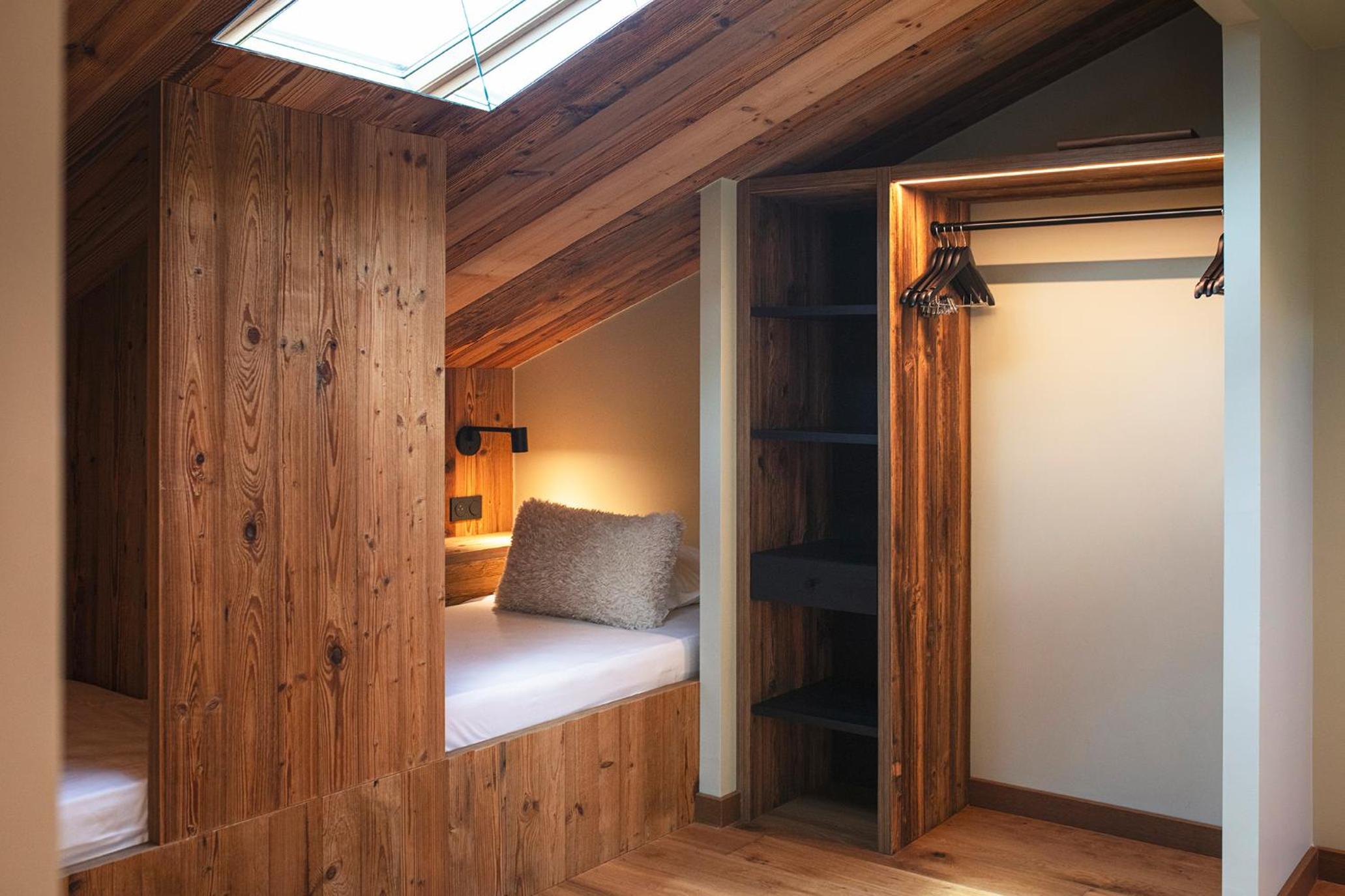 Family Suite with Balcony - Photo 2