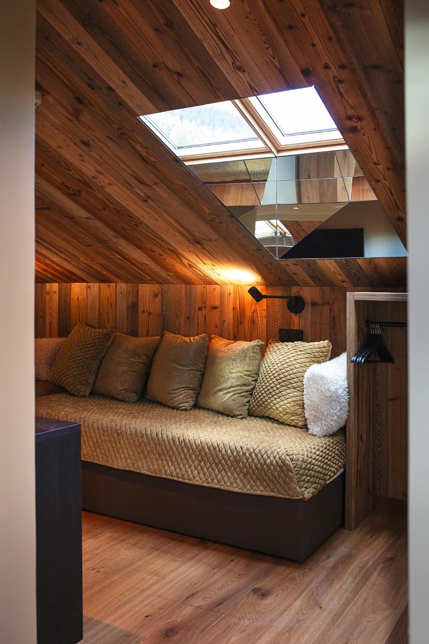 Family Suite with Balcony - Photo 5